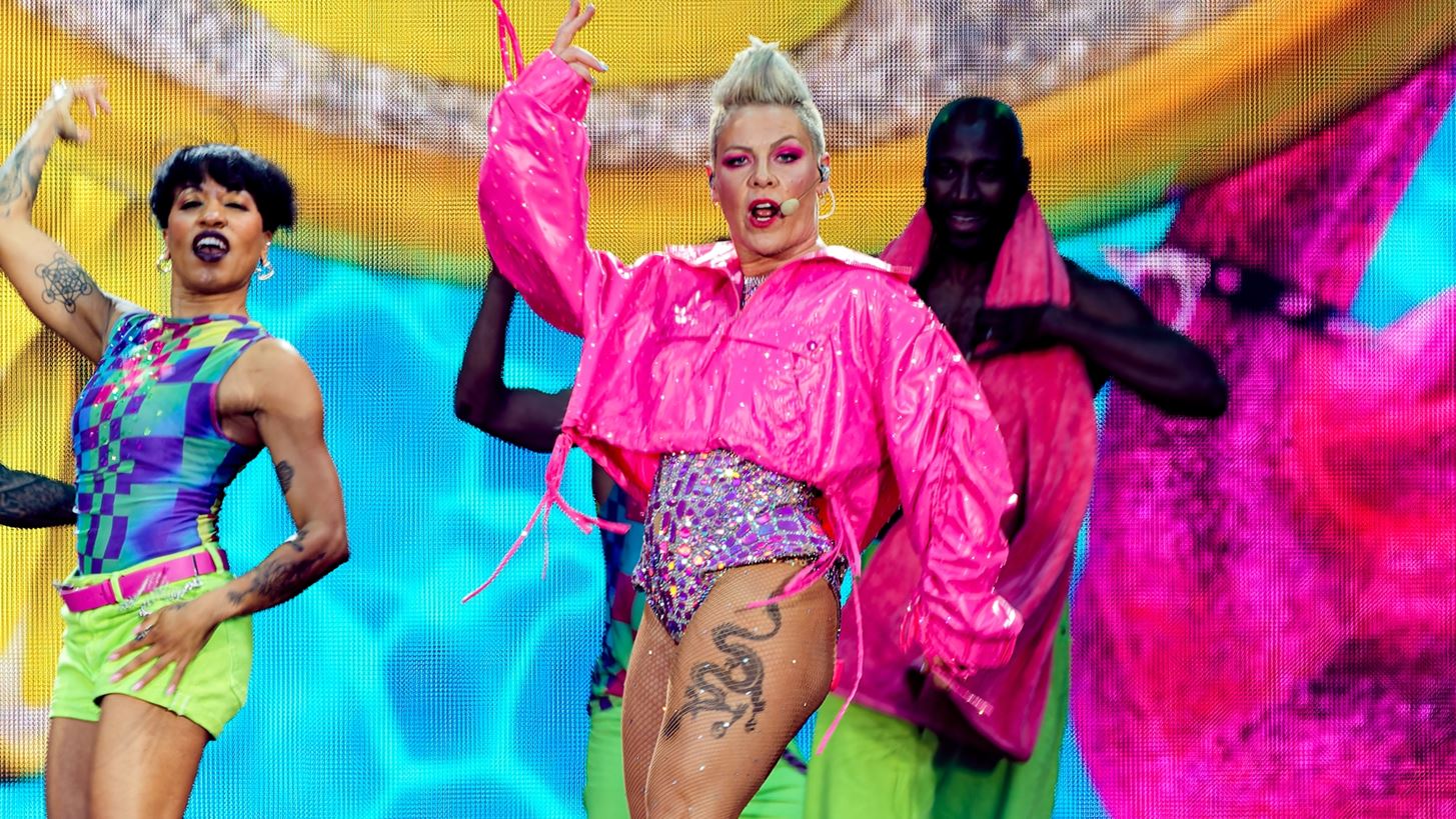 &#x3A3;&#x3C5;&#x3BC;&#x3C0;&#x3B1;&#x3C1;&#x3AC;&#x3C3;&#x3C4;&#x3B1;&#x3C3;&#x3B7; &#x3C3;&#x3C4;&#x3B7;&#x3BD; Britney Spears | &#x397; Pink &#x3AC;&#x3BB;&#x3BB;&#x3B1;&#x3BE;&#x3B5; &#x3C4;&#x3BF;&#x3C5;&#x3C2; &#x3C3;&#x3C4;&#x3AF;&#x3C7;&#x3BF;&#x3C5;&#x3C2; &#x3C3;&#x3B5; &#x3C4;&#x3C1;&#x3B1;&#x3B3;&#x3BF;&#x3CD;&#x3B4;&#x3B9; &#x3C4;&#x3B7;&#x3C2; &#x3B3;&#x3B9;&#x3B1; &#x3BD;&#x3B1; &#x3C4;&#x3B7; &#x3C3;&#x3C4;&#x3B7;&#x3C1;&#x3AF;&#x3BE;&#x3B5;&#x3B9; &#x3C3;&#x3C4;&#x3BF; &#x3B4;&#x3B9;&#x3B1;&#x3B6;&#x3CD;&#x3B3;&#x3B9;&#x3BF;