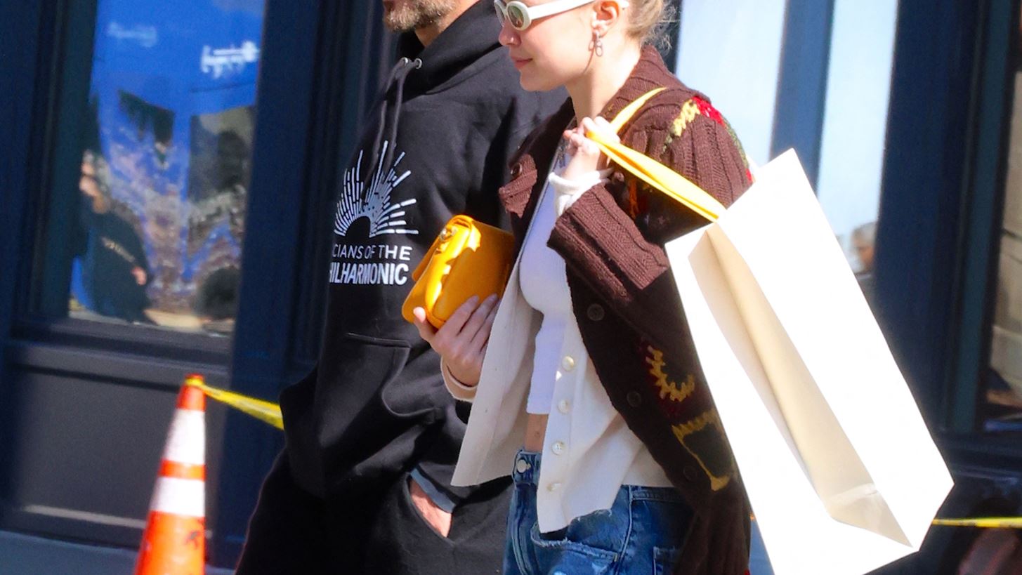 Gigi Hadid &amp; Bradley Cooper | &#x3A4;&#x3BF; &#x3BD;&#x3AD;&#x3BF; &#x3C4;&#x3BF;&#x3C5;&#x3C2; &#x3C7;&#x3BF;&#x3C1;&#x3B5;&#x3C5;&#x3C4;&#x3B9;&#x3BA;&#x3CC; &#x3C3;&#x3B5; &#x3C3;&#x3C5;&#x3BD;&#x3B1;&#x3C5;&#x3BB;&#x3AF;&#x3B1; &#x3C3;&#x3C4;&#x3B7;&#x3BD; &#x39A;&#x3B1;&#x3BB;&#x3B9;&#x3C6;&#x3CC;&#x3C1;&#x3BD;&#x3B9;&#x3B1;