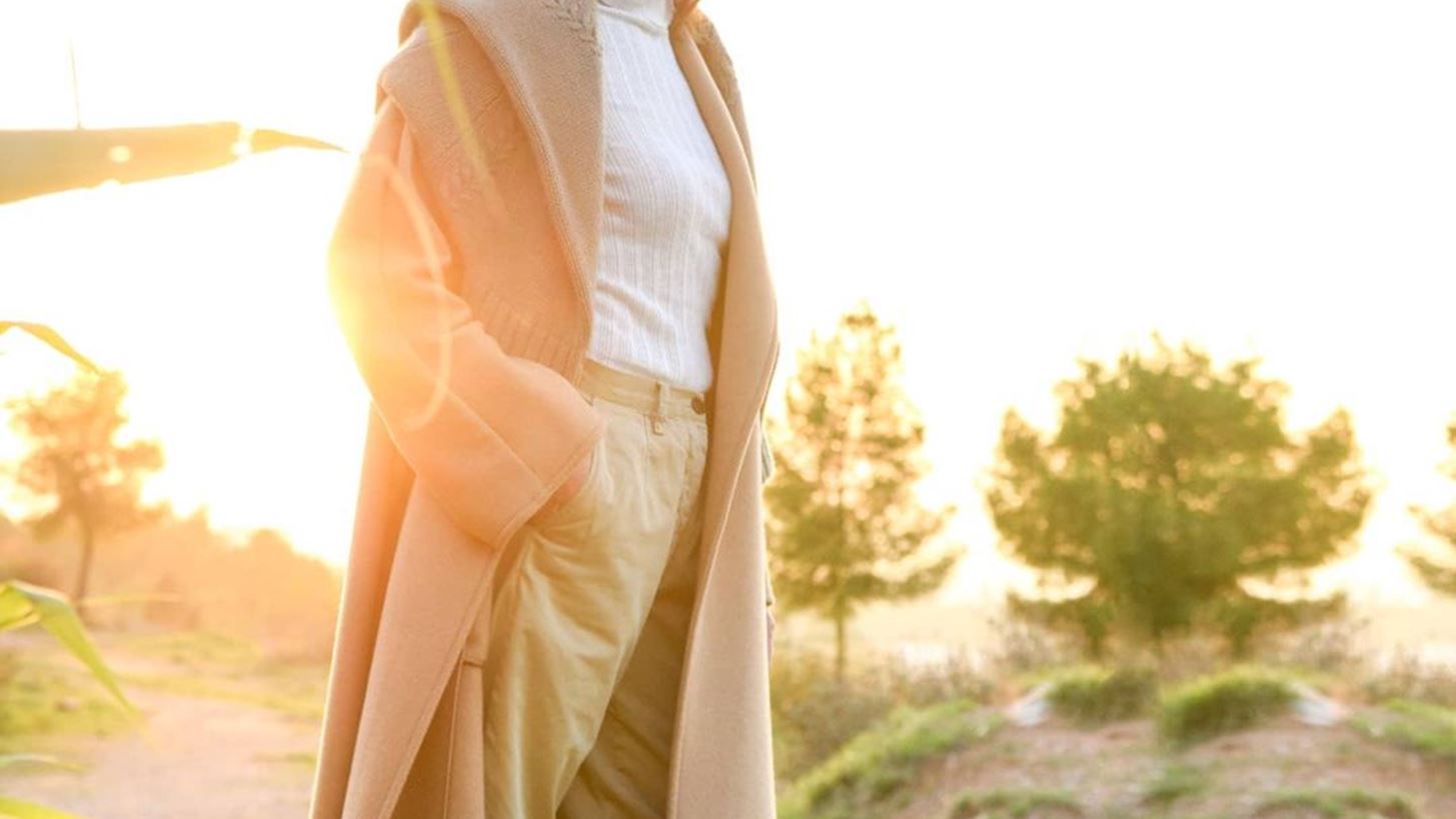 3 στιλιστικές συμβουλές από τη Τζίνα Αλιμόνου για να ντυθείς κομψά στο κρύο