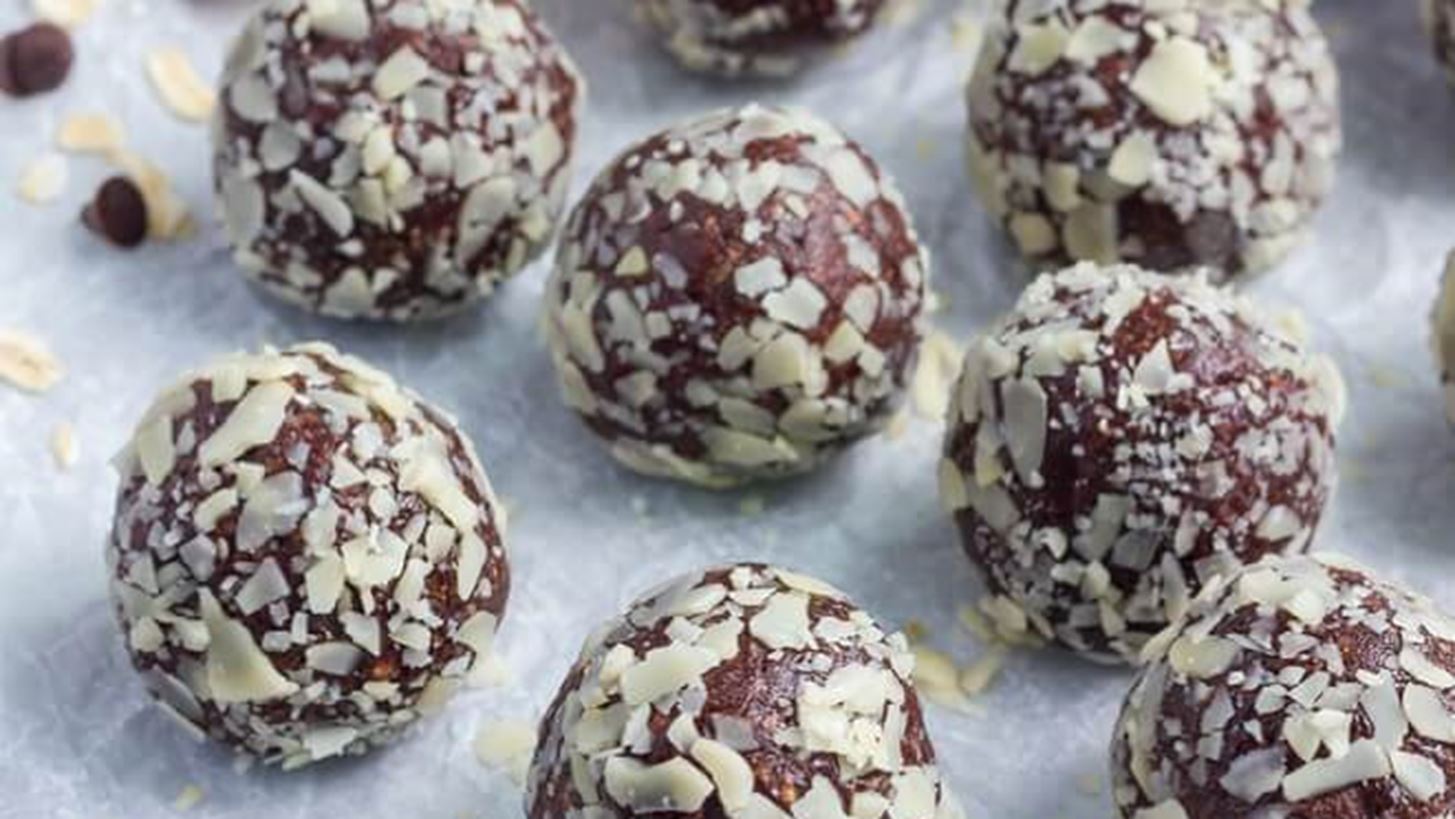 Μπάλες σοκολάτας με αμύγδαλο χωρίς ζάχαρη (μπάλες ενέργειας σαν vegan τρουφάκια!)