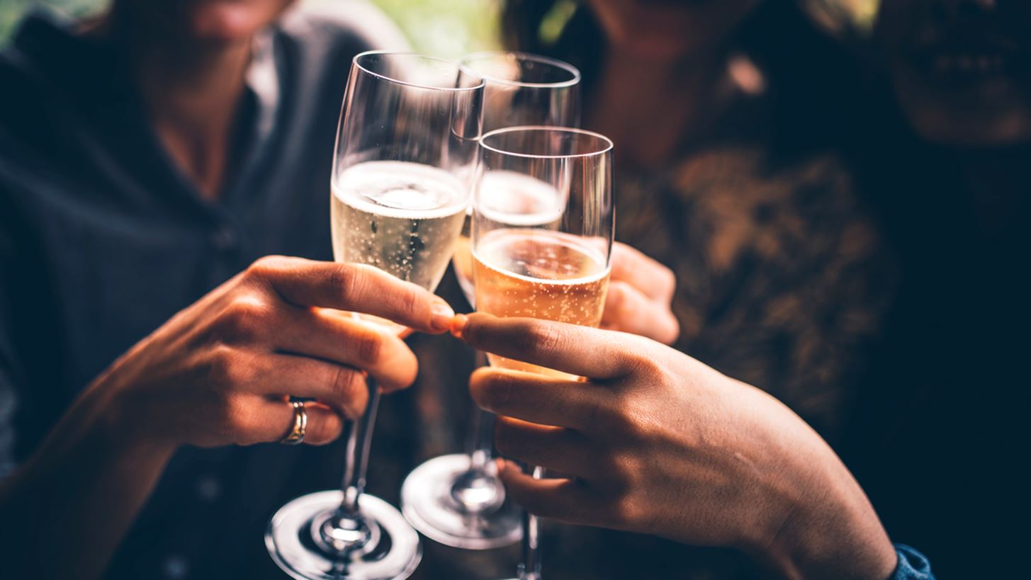 &#x397; &#x386;&#x3BC;&#x3B2;&#x3C5;&#x3BE; &#x3C3;&#x3C5;&#x3BD;&#x3B5;&#x3C1;&#x3B3;&#x3AC;&#x3B6;&#x3B5;&#x3C4;&#x3B1;&#x3B9; &#x3B5;&#x3C0;&#x3AF;&#x3C3;&#x3B7;&#x3BC;&#x3B1; &#x3BC;&#x3B5; &#x3C4;&#x3B7; Mo&#xEB;t-Hennessy