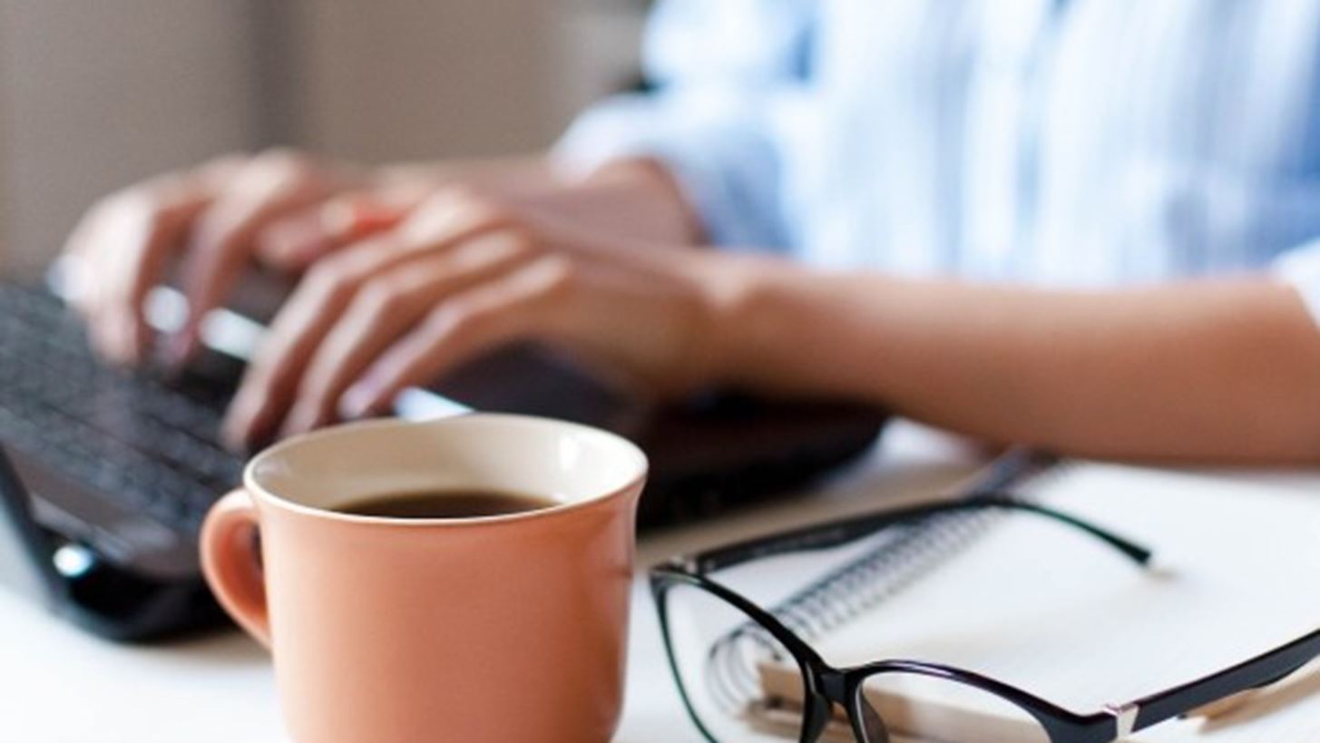 Πώς θα συνεχίσεις να είσαι παραγωγική μετά τις 3 μ.μ. στο γραφείο