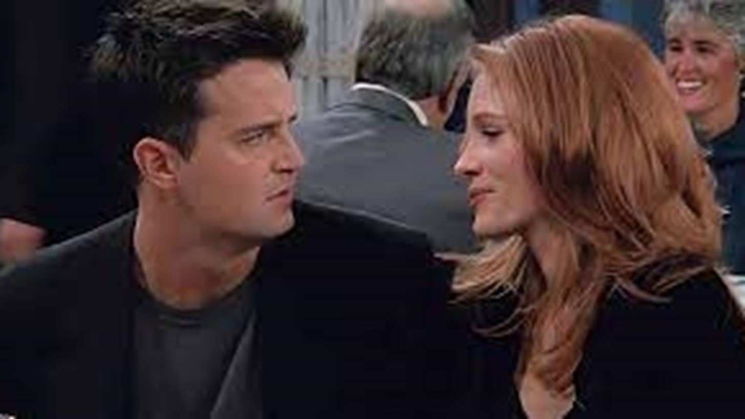 H Julia Roberts &#x3B1;&#x3BD;&#x3B1;&#x3C6;&#x3AD;&#x3C1;&#x3B8;&#x3B7;&#x3BA;&#x3B5; &#x3C3;&#x3C4;&#x3BF;&#x3BD; Matthew Perry &#x3C0;&#x3C1;&#x3CE;&#x3C4;&#x3B7; &#x3C6;&#x3BF;&#x3C1;&#x3AC; &#x3BC;&#x3B5;&#x3C4;&#x3AC; &#x3C4;&#x3BF; &#x3B8;&#x3AC;&#x3BD;&#x3B1;&#x3C4;&#x3CC; &#x3C4;&#x3BF;&#x3C5;