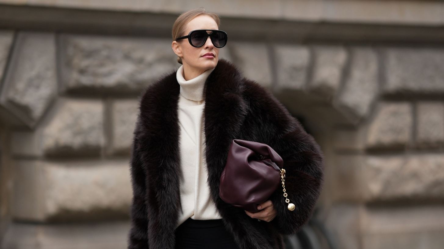 Οι buy now, never regret γούνες από τη Zara που θα σε κρατήσουν ζεστή φέτος τον χειμώνα