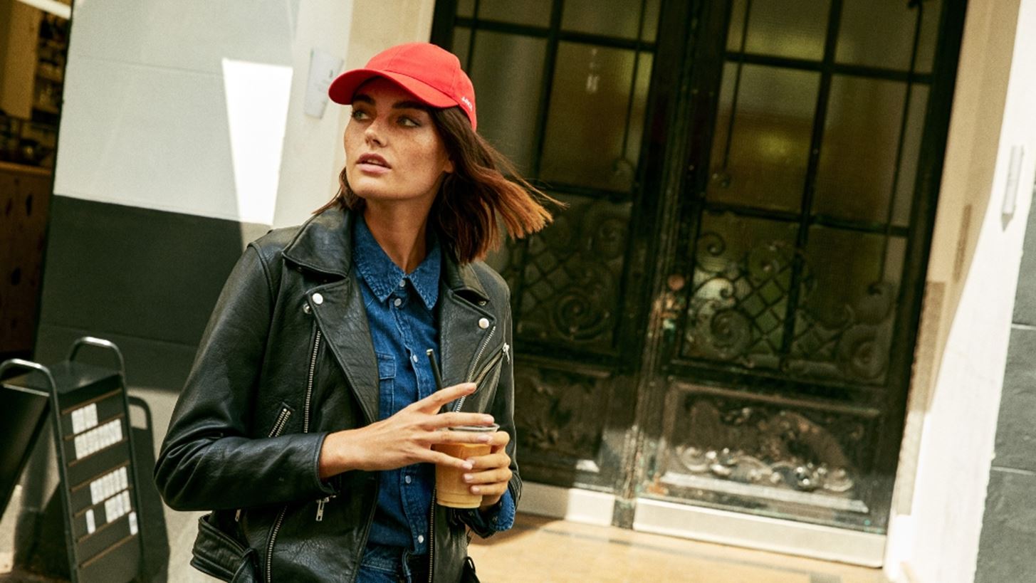 Denim New Era | H Jack&amp;Jones &#x3C0;&#x3B1;&#x3C1;&#x3BF;&#x3C5;&#x3C3;&#x3B9;&#x3AC;&#x3B6;&#x3B5;&#x3B9; &#x3C4;&#x3B7;&#x3BD; &#x3C0;&#x3C1;&#x3CE;&#x3C4;&#x3B7; &#x3C4;&#x3B7;&#x3C2; &#x3B3;&#x3C5;&#x3BD;&#x3B1;&#x3B9;&#x3BA;&#x3B5;&#x3AF;&#x3B1; &#x3C3;&#x3C5;&#x3BB;&#x3BB;&#x3BF;&#x3B3;&#x3AE; JJXX &#x3BC;&#x3B5; jeans