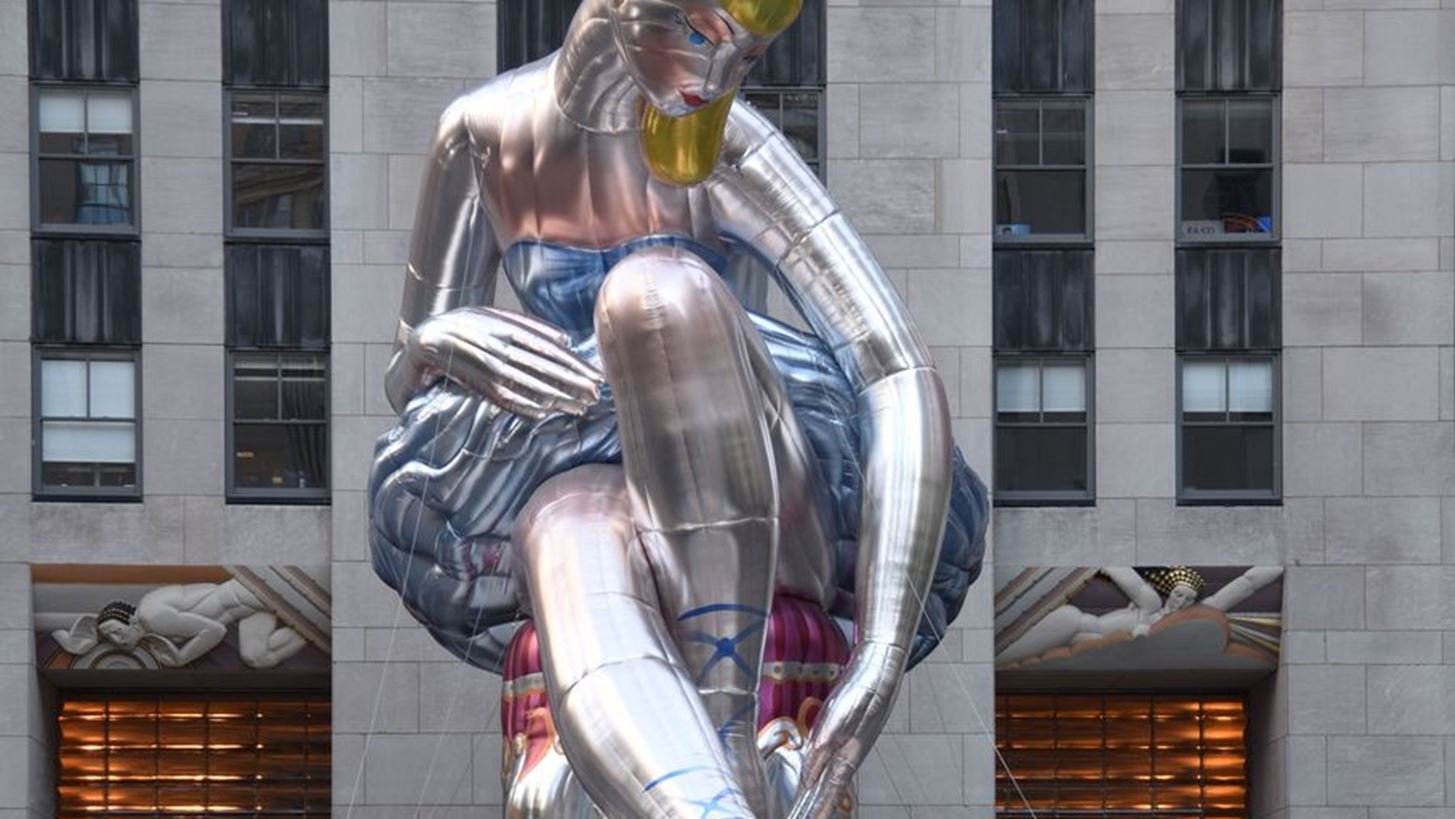 O Jeff Koons &#x3C4;&#x3BF;&#x3C0;&#x3BF;&#x3B8;&#x3AD;&#x3C4;&#x3B7;&#x3C3;&#x3B5; &#x3AD;&#x3BD;&#x3B1; &#x3C4;&#x3B5;&#x3C1;&#x3AC;&#x3C3;&#x3C4;&#x3B9;&#x3BF; &#x3B3;&#x3BB;&#x3C5;&#x3C0;&#x3C4;&#x3CC;-&#x3BC;&#x3C0;&#x3B1;&#x3BB;&#x3B1;&#x3C1;&#x3AF;&#x3BD;&#x3B1; &#x3C3;&#x3C4;&#x3BF; &#x3BA;&#x3AD;&#x3BD;&#x3C4;&#x3C1;&#x3BF; &#x3C4;&#x3B7;&#x3C2; &#x39D;&#x3AD;&#x3B1;&#x3C2; &#x3A5;&#x3CC;&#x3C1;&#x3BA;&#x3B7;&#x3C2;