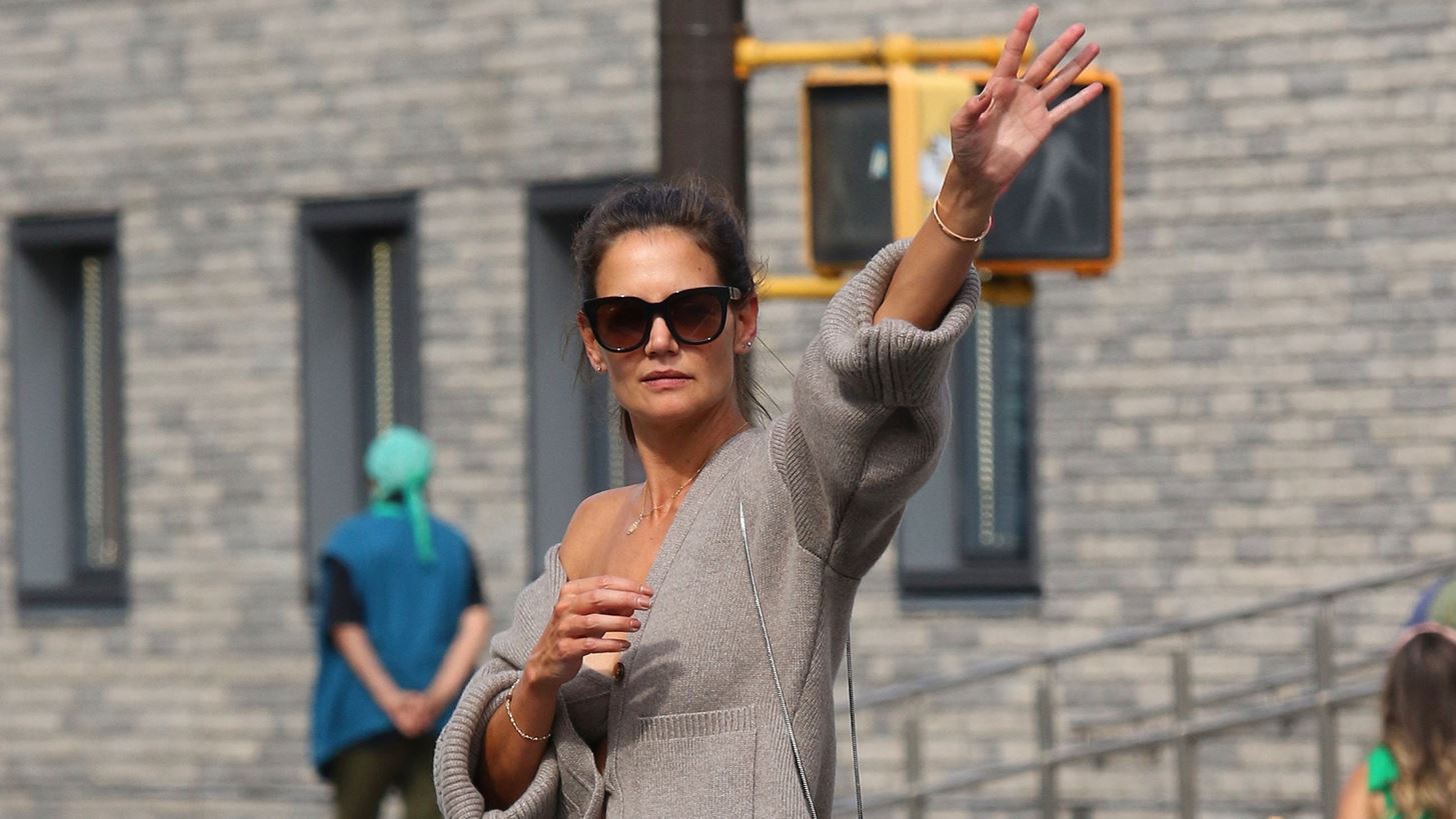 Katie Holmes: &#x3A0;&#x3CE;&#x3C2; &#x3C3;&#x3C5;&#x3BD;&#x3B4;&#x3CD;&#x3B1;&#x3C3;&#x3B5; &#x3C4;&#x3B7;&#x3BD; &#x3C0;&#x3BB;&#x3B9;&#x3C3;&#x3AD; &#x3C6;&#x3BF;&#x3CD;&#x3C3;&#x3C4;&#x3B1;;