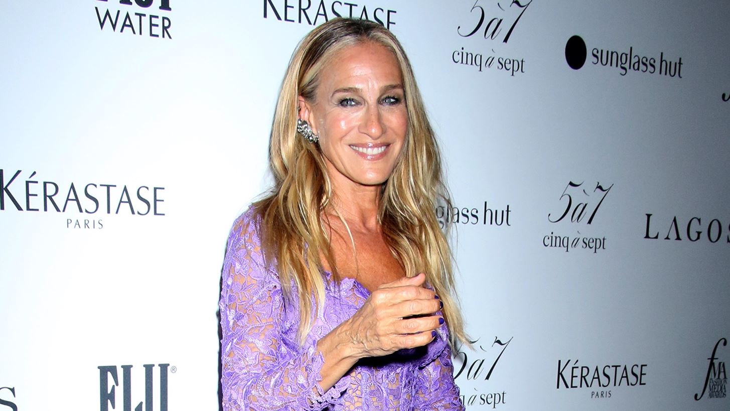 H Sarah Jessica Parker &#x3BC;&#x3B5; &#x3C4;&#x3BF; &quot;quiet luxury&quot; &#x3C7;&#x3C4;&#x3AD;&#x3BD;&#x3B9;&#x3C3;&#x3BC;&#x3B1; &#x3C0;&#x3BF;&#x3C5; &#x3C4;&#x3B7;&#x3BD; &#x3BA;&#x3AC;&#x3BD;&#x3B5;&#x3B9; &#x3BD;&#x3B1; &#x3B4;&#x3B5;&#x3AF;&#x3C7;&#x3BD;&#x3B5;&#x3B9; 10 &#x3C7;&#x3C1;&#x3CC;&#x3BD;&#x3B9;&#x3B1; &#x3BD;&#x3B5;&#x3CC;&#x3C4;&#x3B5;&#x3C1;&#x3B7;