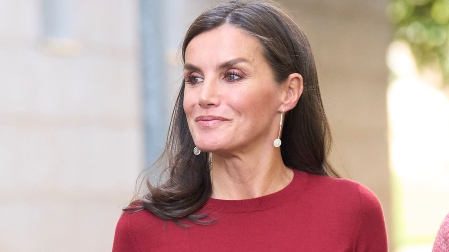 &#x397; &#x3B2;&#x3B1;&#x3C3;&#x3AF;&#x3BB;&#x3B9;&#x3C3;&#x3C3;&#x3B1; Letizia &#x3BC;&#x3B5; &#x3C4;&#x3BF;&#x3BD; &#x3C0;&#x3B9;&#x3BF; chic &#x3C7;&#x3C1;&#x3C9;&#x3BC;&#x3B1;&#x3C4;&#x3B9;&#x3BA;&#x3CC; &#x3C3;&#x3C5;&#x3BD;&#x3B4;&#x3C5;&#x3B1;&#x3C3;&#x3BC;&#x3CC; &#x3C4;&#x3BF;&#x3C5; &#x3C7;&#x3B5;&#x3B9;&#x3BC;&#x3CE;&#x3BD;&#x3B1;