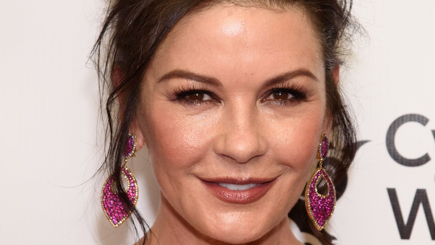 Catherine Zeta-Jones | &#x397; &#x3B5;&#x3BD;&#x3C4;&#x3C5;&#x3C0;&#x3C9;&#x3C3;&#x3B9;&#x3B1;&#x3BA;&#x3AE; &#x3B4;&#x3B7;&#x3BC;&#x3CC;&#x3C3;&#x3B9;&#x3B1; &#x3B5;&#x3BC;&#x3C6;&#x3AC;&#x3BD;&#x3B9;&#x3C3;&#x3B7; &#x3BC;&#x3B5; &#x3C4;&#x3B1; &#x3B4;&#x3CD;&#x3BF; &#x3C4;&#x3B7;&#x3C2; &#x3C0;&#x3B1;&#x3B9;&#x3B4;&#x3B9;&#x3AC;