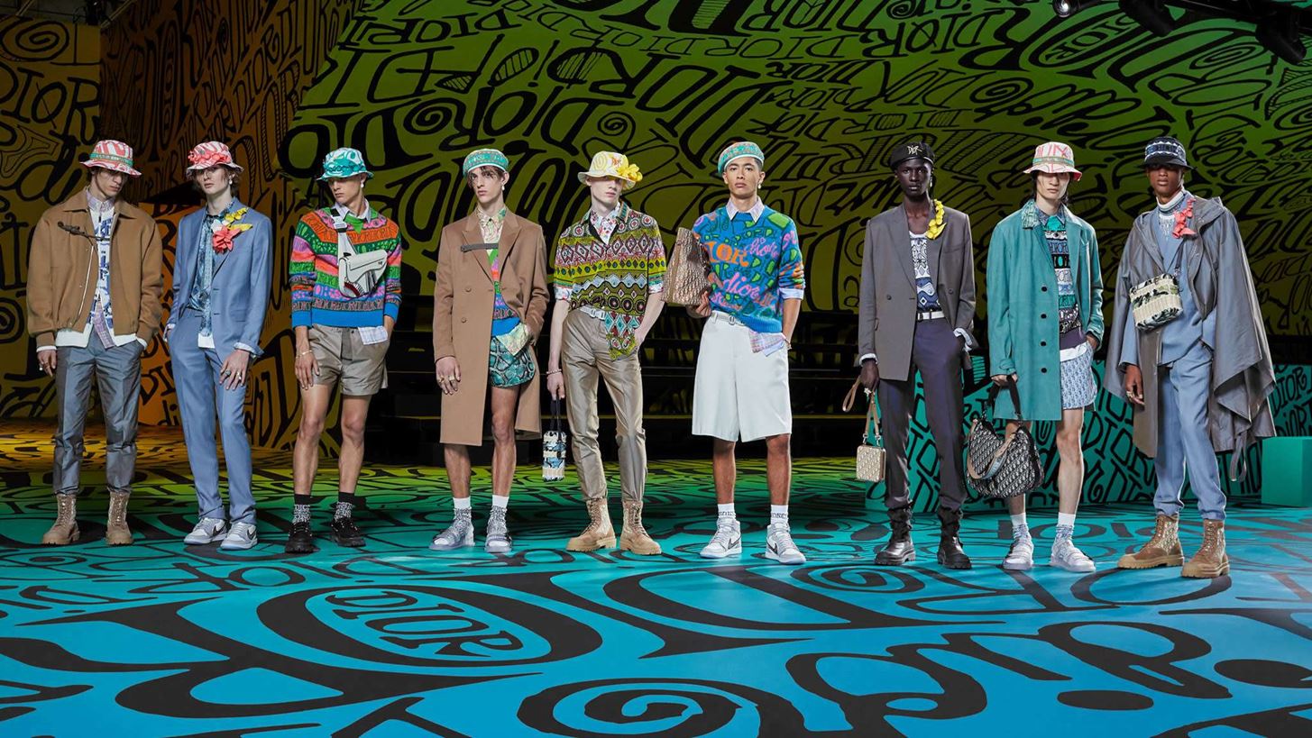 &#x388;&#x3C4;&#x3C3;&#x3B9; &#x3B4;&#x3B7;&#x3BC;&#x3B9;&#x3BF;&#x3CD;&#x3C1;&#x3B3;&#x3B7;&#x3C3;&#x3B5; &#x3C4;&#x3B1; &#x3C6;&#x3B1;&#x3BD;&#x3C4;&#x3B1;&#x3C3;&#x3C4;&#x3B9;&#x3BA;&#x3AC; prints &#x3BF; Dior Men &#x3BC;&#x3B5; &#x3C4;&#x3BF;&#x3BD; Shawn Stussy