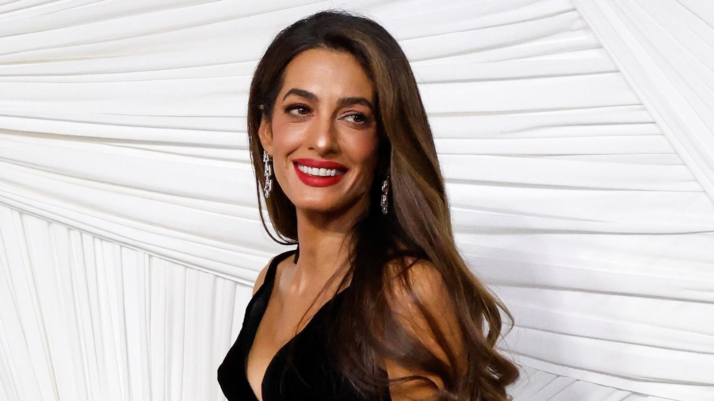 Amal Clooney | &#x39A;&#x3B9;&#x3BD;&#x3B4;&#x3C5;&#x3BD;&#x3B5;&#x3CD;&#x3B5;&#x3B9; &#x3BD;&#x3B1; &#x3BC;&#x3B7;&#x3BD; &#x3BC;&#x3C0;&#x3BF;&#x3C1;&#x3B5;&#x3AF; &#x3C0;&#x3BB;&#x3AD;&#x3BF;&#x3BD; &#x3BD;&#x3B1; &#x3B5;&#x3B9;&#x3C3;&#x3AD;&#x3BB;&#x3B8;&#x3B5;&#x3B9; &#x3C3;&#x3C4;&#x3B9;&#x3C2; &#x397;&#x3BD;&#x3C9;&#x3BC;&#x3AD;&#x3BD;&#x3B5;&#x3C2; &#x3A0;&#x3BF;&#x3BB;&#x3B9;&#x3C4;&#x3B5;&#x3AF;&#x3B5;&#x3C2;;