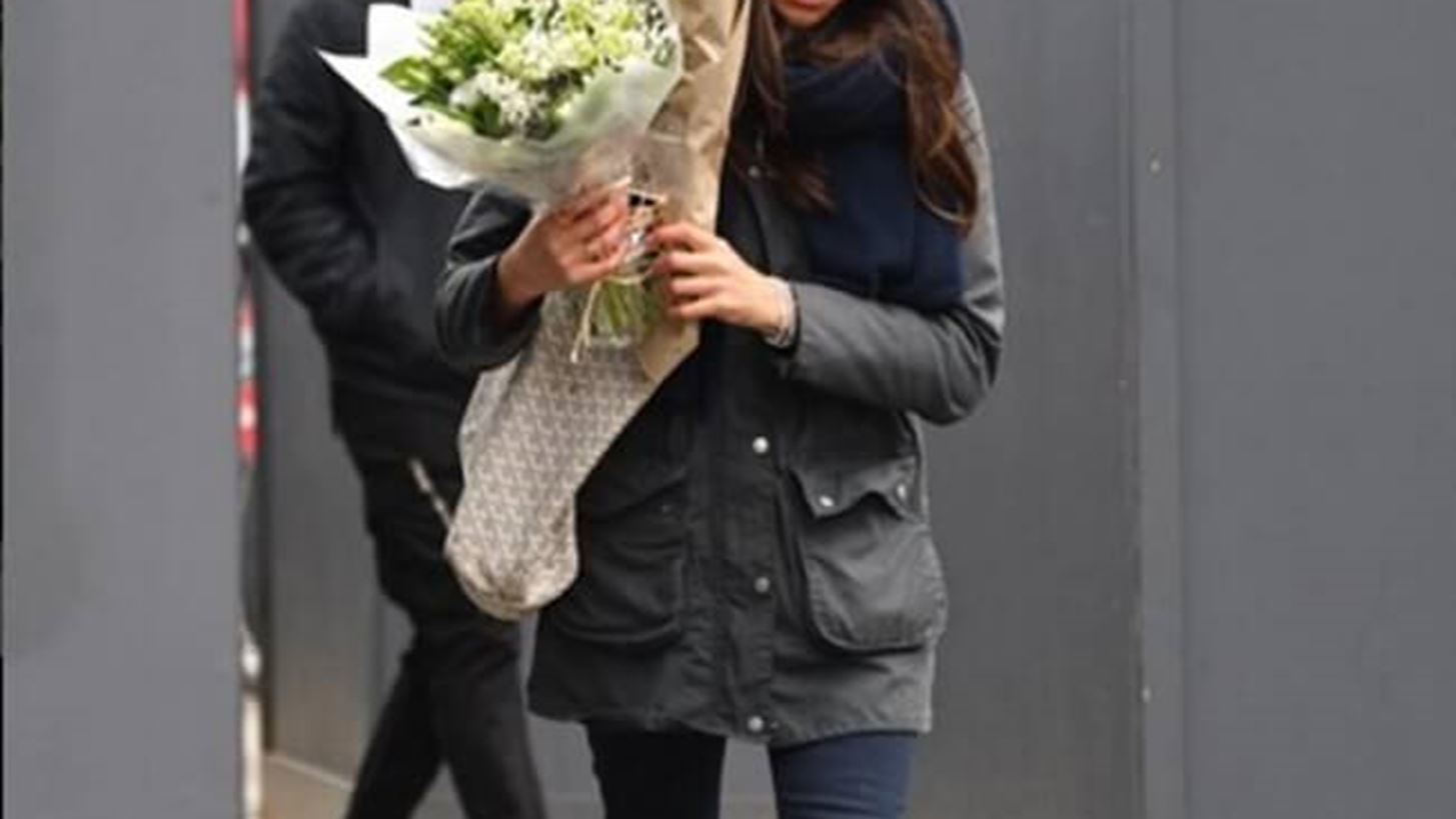 Meghan Markle: &#x3A4;&#x3B9; &#x3C3;&#x3B7;&#x3BC;&#x3B1;&#x3AF;&#x3BD;&#x3B5;&#x3B9; &#x3C4;&#x3BF; &#x3B4;&#x3B1;&#x3C7;&#x3C4;&#x3C5;&#x3BB;&#x3AF;&#x3B4;&#x3B9; &#x3C0;&#x3BF;&#x3C5; &#x3C6;&#x3BF;&#x3C1;&#x3AC;&#x3B5;&#x3B9;;