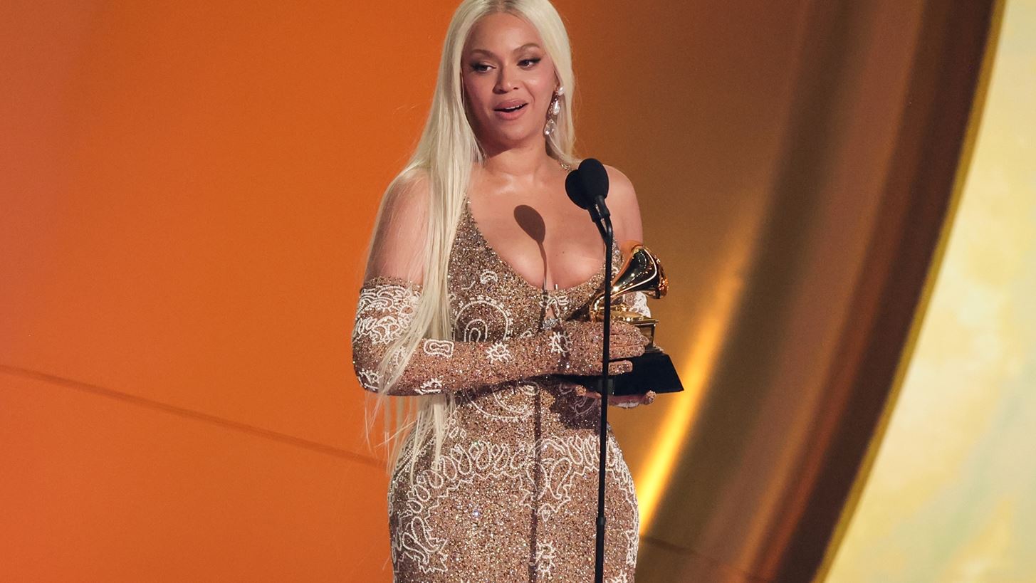 Grammys 2025 | &#x397; &#x3B5;&#x3C0;&#x3B9;&#x3BA;&#x3AE; &#x3B1;&#x3BD;&#x3C4;&#x3AF;&#x3B4;&#x3C1;&#x3B1;&#x3C3;&#x3B7; &#x3C4;&#x3B7;&#x3C2; Beyonc&#xE9; &#x3C0;&#x3BF;&#x3C5; &#x3AD;&#x3B3;&#x3B9;&#x3BD;&#x3B5; viral (&#x3B2;&#x3AF;&#x3BD;&#x3C4;&#x3B5;&#x3BF;)