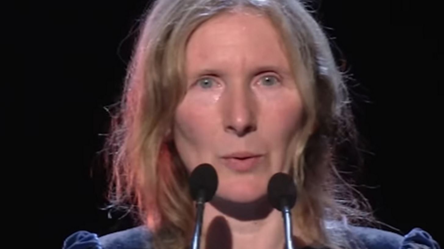 &#x3A4;&#x3BF; Booker 2024 &#x3C3;&#x3C4;&#x3B7;&#x3BD; Samantha Harvey | &#x397; &#x3C0;&#x3C1;&#x3CE;&#x3C4;&#x3B7; &#x3B3;&#x3C5;&#x3BD;&#x3B1;&#x3AF;&#x3BA;&#x3B1; &#x3C0;&#x3BF;&#x3C5; &#x3C0;&#x3B1;&#x3AF;&#x3C1;&#x3BD;&#x3B5;&#x3B9; &#x3C4;&#x3BF; &#x3B2;&#x3C1;&#x3B1;&#x3B2;&#x3B5;&#x3AF;&#x3BF; &#x3BC;&#x3B5;&#x3C4;&#x3AC; &#x3C4;&#x3BF; 2019