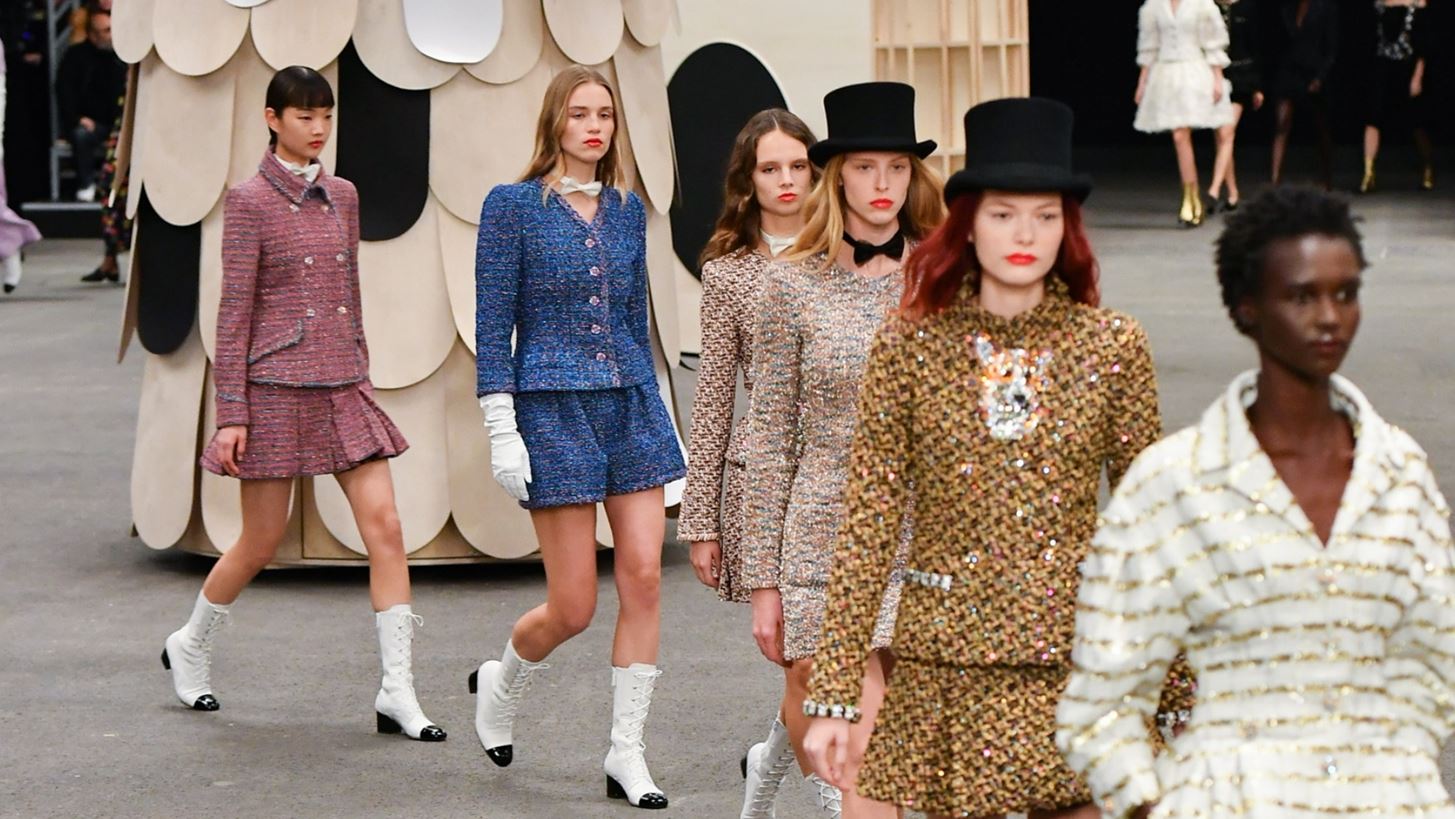 &#x39F;&#x3B9; &#x3C4;&#x3AC;&#x3C3;&#x3B5;&#x3B9;&#x3C2; &#x3C0;&#x3BF;&#x3C5; &#x3BE;&#x3B5;&#x3C7;&#x3C9;&#x3C1;&#x3AF;&#x3C3;&#x3B1;&#x3BC;&#x3B5; &#x3B1;&#x3C0;&#x3CC; &#x3C4;&#x3B7;&#x3BD; Haute Couture &#x3C3;&#x3C5;&#x3BB;&#x3BB;&#x3BF;&#x3B3;&#x3AE; &#x3C4;&#x3BF;&#x3C5; &#x3BF;&#x3AF;&#x3BA;&#x3BF;&#x3C5; Chanel &#x3B3;&#x3B9;&#x3B1; &#x3C4;&#x3B7;&#x3BD; &#x3AC;&#x3BD;&#x3BF;&#x3B9;&#x3BE;&#x3B7; &#x3BA;&#x3B1;&#x3B9; &#x3C4;&#x3BF; &#x3BA;&#x3B1;&#x3BB;&#x3BF;&#x3BA;&#x3B1;&#x3AF;&#x3C1;&#x3B9; &#x3C4;&#x3BF;&#x3C5; 2023