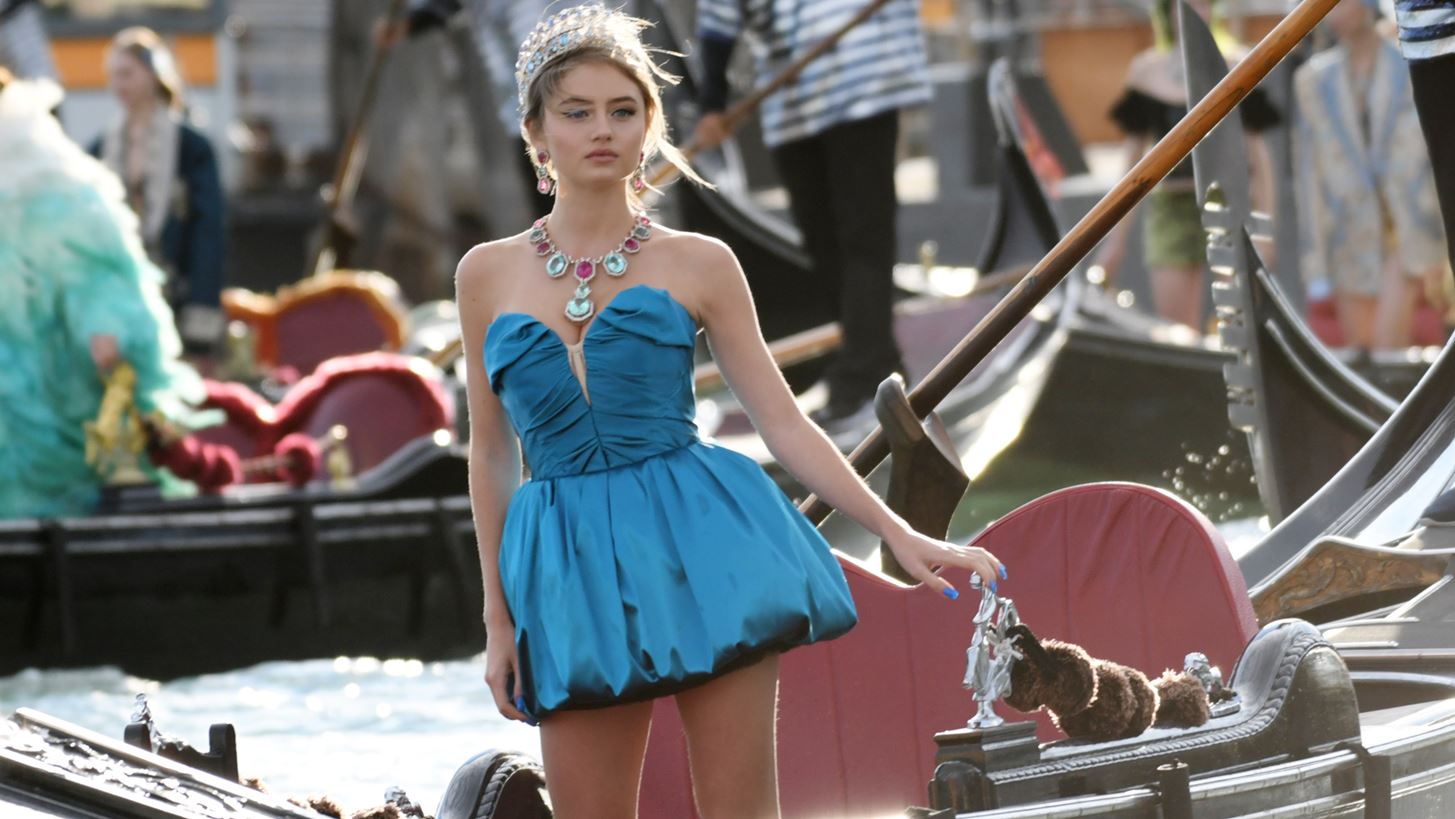 Dolce &amp; Gabbana Alta Moda | &#x38C;&#x3BB;&#x3B1; &#x3CC;&#x3C3;&#x3B1; &#x3AD;&#x3B3;&#x3B9;&#x3BD;&#x3B1;&#x3BD; &#x3C3;&#x3C4;&#x3BF; &#x3BC;&#x3B1;&#x3B3;&#x3B5;&#x3C5;&#x3C4;&#x3B9;&#x3BA;&#x3CC; fashion show &#x3C3;&#x3C4;&#x3B7; &#x392;&#x3B5;&#x3BD;&#x3B5;&#x3C4;&#x3AF;&#x3B1;