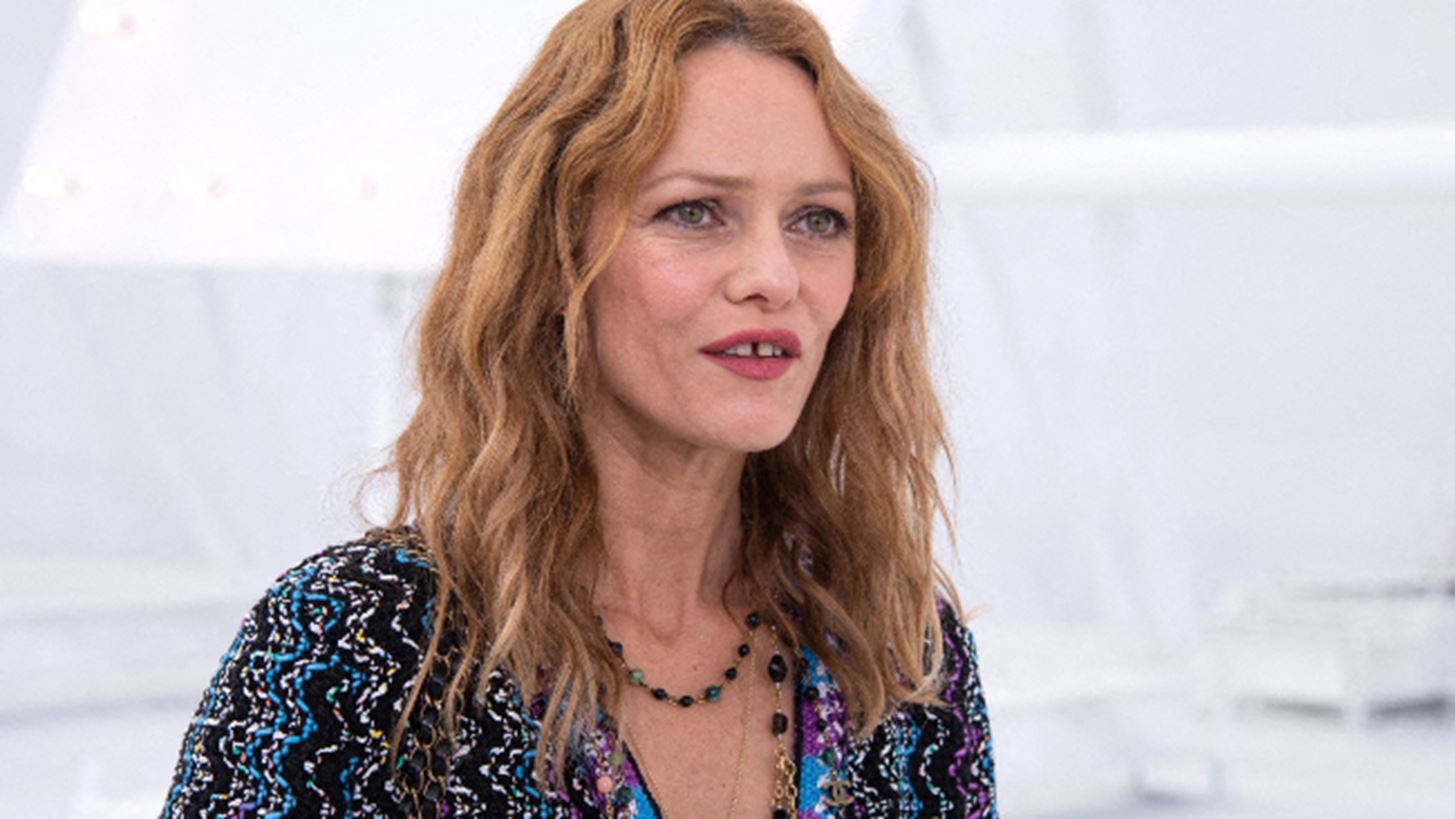 &#x397; Vanessa Paradis &#x3BC; &#x27; &#x3AD;&#x3BD;&#x3B1; &#x3B5;&#x3BD;&#x3C4;&#x3C5;&#x3C0;&#x3C9;&#x3C3;&#x3B9;&#x3B1;&#x3BA;&#x3CC; Chanel &#x3C3;&#x3CD;&#x3BD;&#x3BF;&#x3BB;&#x3BF;