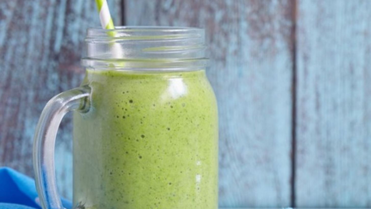 Flat Belly τώρα: 3 συνταγές για επίπεδη κοιλιά (το smoothie, το τοστ, η βρόμη)