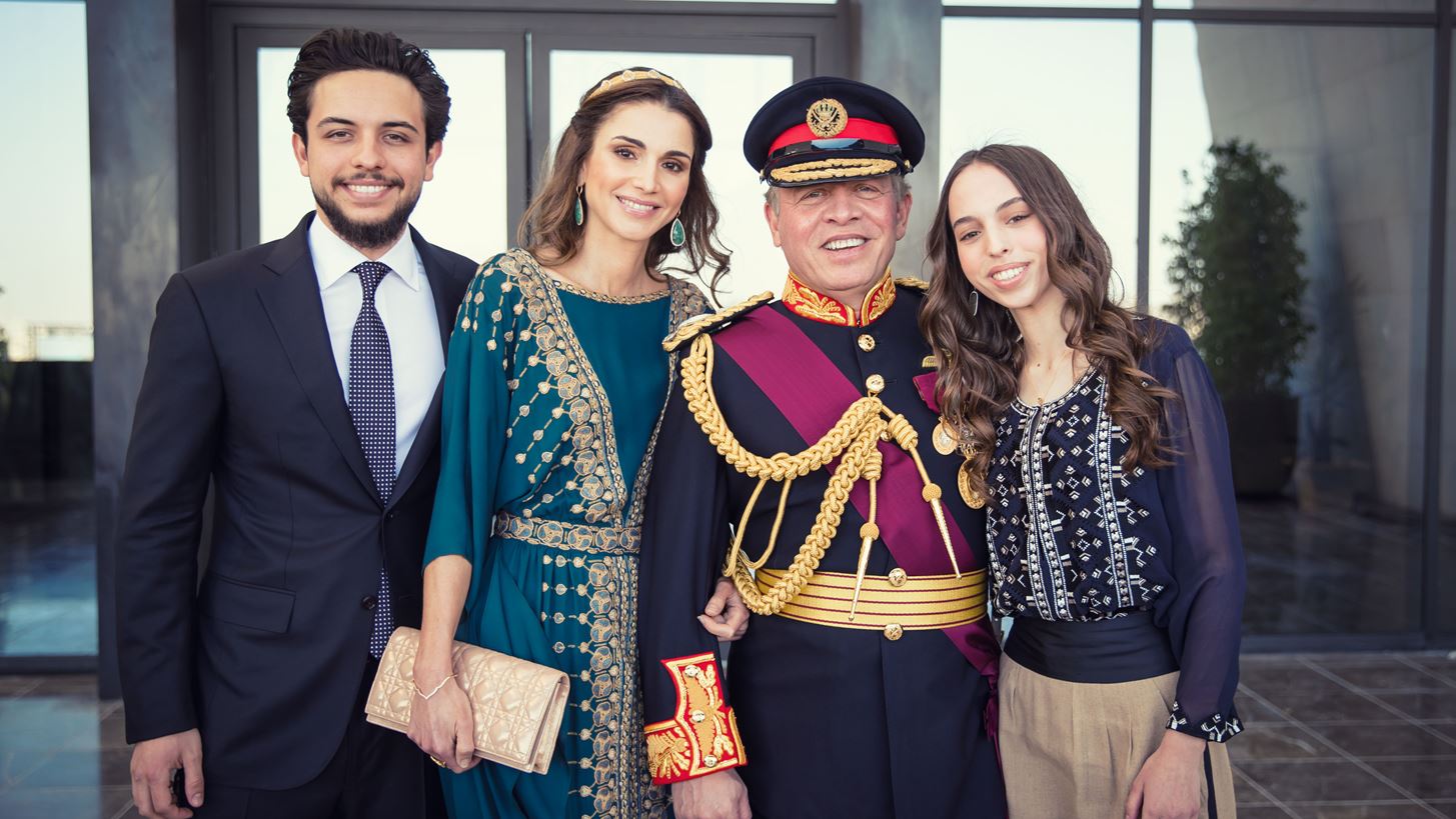 Το φόρεμα από ελληνικό brand που φόρεσε για τον αρραβώνα της η Πριγκίπισσα Iman της Ιορδανίας