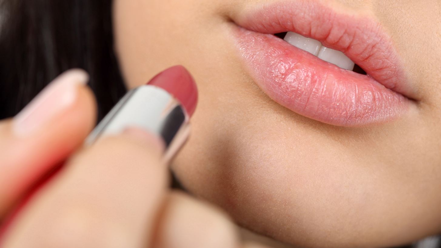 Blurred lip stain | &#x397; &#x3C4;&#x3AC;&#x3C3;&#x3B7; &#x3C3;&#x3C4;&#x3B1; &#x3C7;&#x3B5;&#x3AF;&#x3BB;&#x3B7; &#x3C0;&#x3BF;&#x3C5; &#x3B8;&#x3B1; &#x3B3;&#x3AF;&#x3BD;&#x3B5;&#x3B9; &#x3B7; &#x3B1;&#x3B3;&#x3B1;&#x3C0;&#x3B7;&#x3BC;&#x3AD;&#x3BD;&#x3B7; &#x3BC;&#x3B1;&#x3C2;