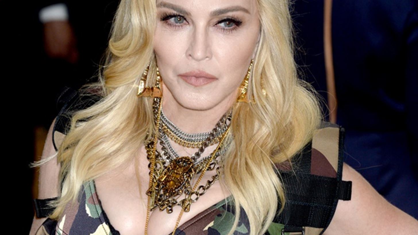 Madonna: &#x39C;&#x3B5; &#x3B4;&#x3CD;&#x3BF; &#x3BB;&#x3AD;&#x3BE;&#x3B5;&#x3B9;&#x3C2; &#x3BA;&#x3B1;&#x3C4;&#x3AC;&#x3C6;&#x3B5;&#x3C1;&#x3B5; &#x3BD;&#x3B1; &#x3BC;&#x3B9;&#x3BC;&#x3B7;&#x3B8;&#x3B5;&#x3AF; &#x3C4;&#x3B7;&#x3BD; Kim Kardashian!