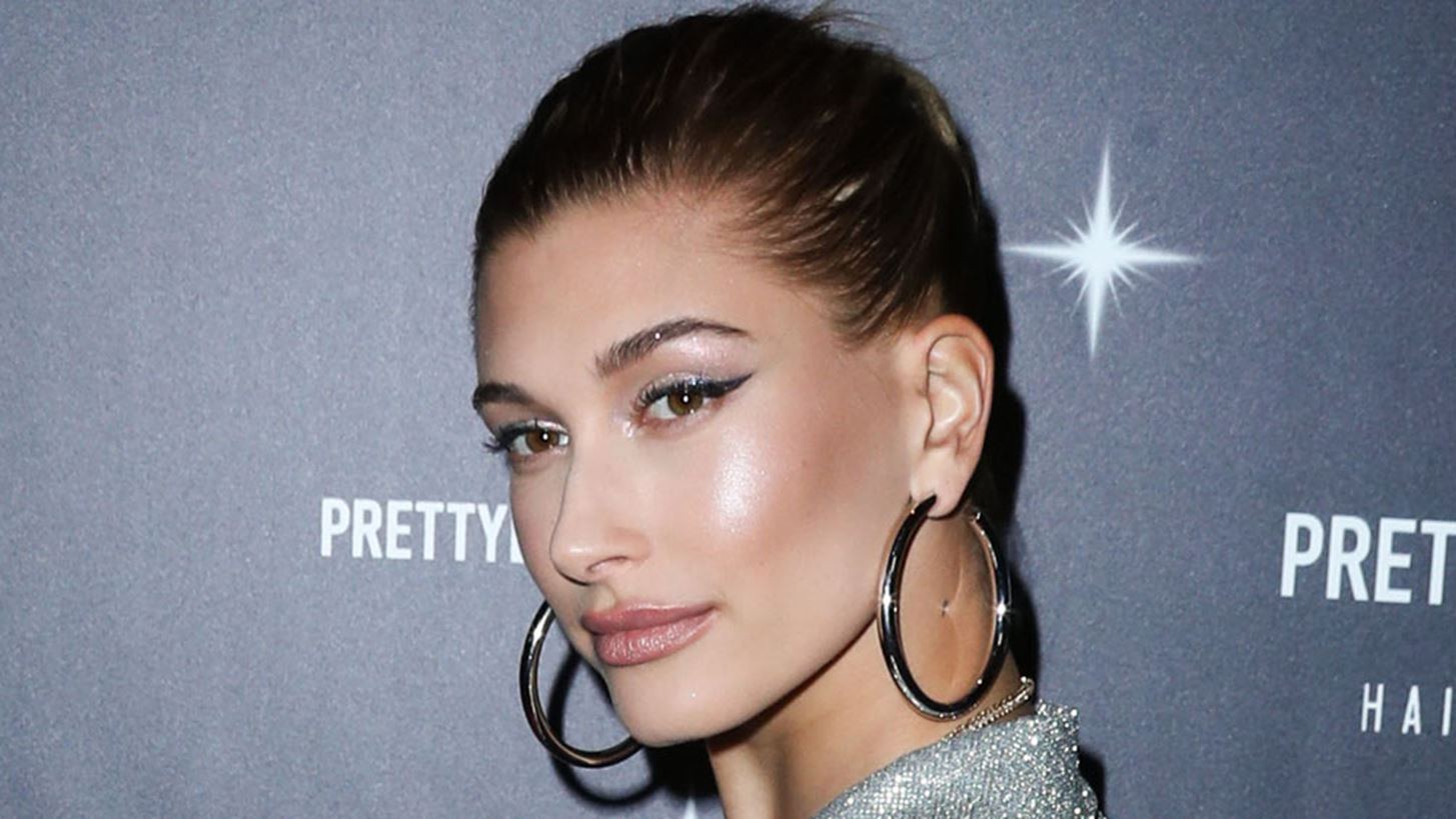 Hailey Baldwin | &#x397; &#x3C4;&#x3BF;&#x3BB;&#x3BC;&#x3B7;&#x3C1;&#x3AE; &#x3BA;&#x3B1;&#x3B9; &#x3C3;&#x3C4;&#x3C5;&#x3BB;&#x3AC;&#x3C4;&#x3B7; &#x3B5;&#x3BC;&#x3C6;&#x3AC;&#x3BD;&#x3B9;&#x3C3;&#x3AE; &#x3C4;&#x3B7;&#x3C2;