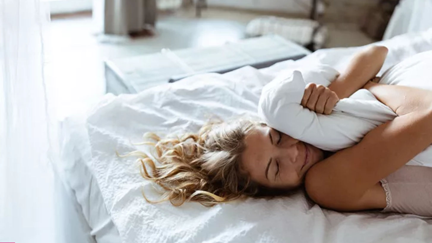 Ήξερες ότι ο λιγότερος ύπνος μας κάνει λιγότερο γενναιόδωρους και κοινωνικούς;