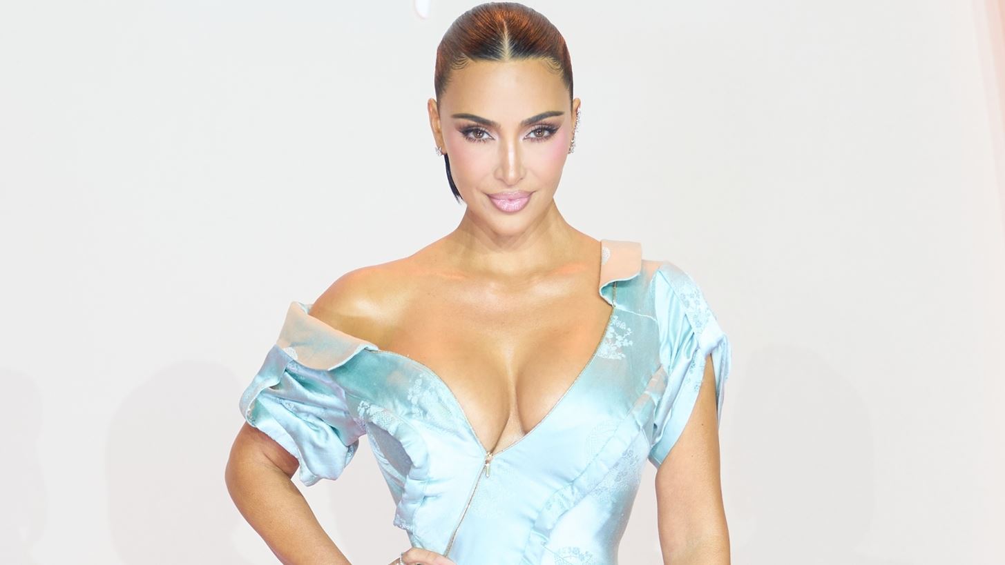 Kim Kardashian | &#x39C;&#x3B5; Japanese-inspired &#x3C7;&#x3C4;&#x3AD;&#x3BD;&#x3B9;&#x3C3;&#x3BC;&#x3B1; &#x3B4;&#x3B9;&#x3B1; &#x3C7;&#x3B5;&#x3B9;&#x3C1;&#x3CC;&#x3C2; &#x394;&#x3B7;&#x3BC;&#x3AE;&#x3C4;&#x3C1;&#x3B7; &#x393;&#x3B9;&#x3B1;&#x3BD;&#x3BD;&#x3AD;&#x3C4;&#x3BF;&#x3C5;