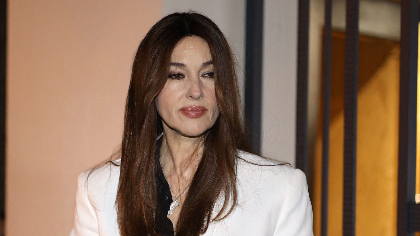 Monica Bellucci | &#x391;&#x3C0;&#x3BF;&#x3B4;&#x3B5;&#x3B9;&#x3BA;&#x3BD;&#x3CD;&#x3B5;&#x3B9; &#x3CC;&#x3C4;&#x3B9; &#x3B1;&#x3C5;&#x3C4;&#x3CC; &#x3B5;&#x3AF;&#x3BD;&#x3B1;&#x3B9; &#x3C4;&#x3BF; &#x3BA;&#x3BF;&#x3BC;&#x3C8;&#x3CC; &#x3BA;&#x3BF;&#x3CD;&#x3C1;&#x3B5;&#x3BC;&#x3B1; &#x3C0;&#x3BF;&#x3C5; &#x3C4;&#x3B1;&#x3B9;&#x3C1;&#x3B9;&#x3AC;&#x3B6;&#x3B5;&#x3B9; &#x3C3;&#x3B5; &#x3CC;&#x3BB;&#x3B5;&#x3C2; &#x3C4;&#x3B9;&#x3C2; &#x3B3;&#x3C5;&#x3BD;&#x3B1;&#x3AF;&#x3BA;&#x3B5;&#x3C2; &#x3AC;&#x3BD;&#x3C9; &#x3C4;&#x3C9;&#x3BD; 50