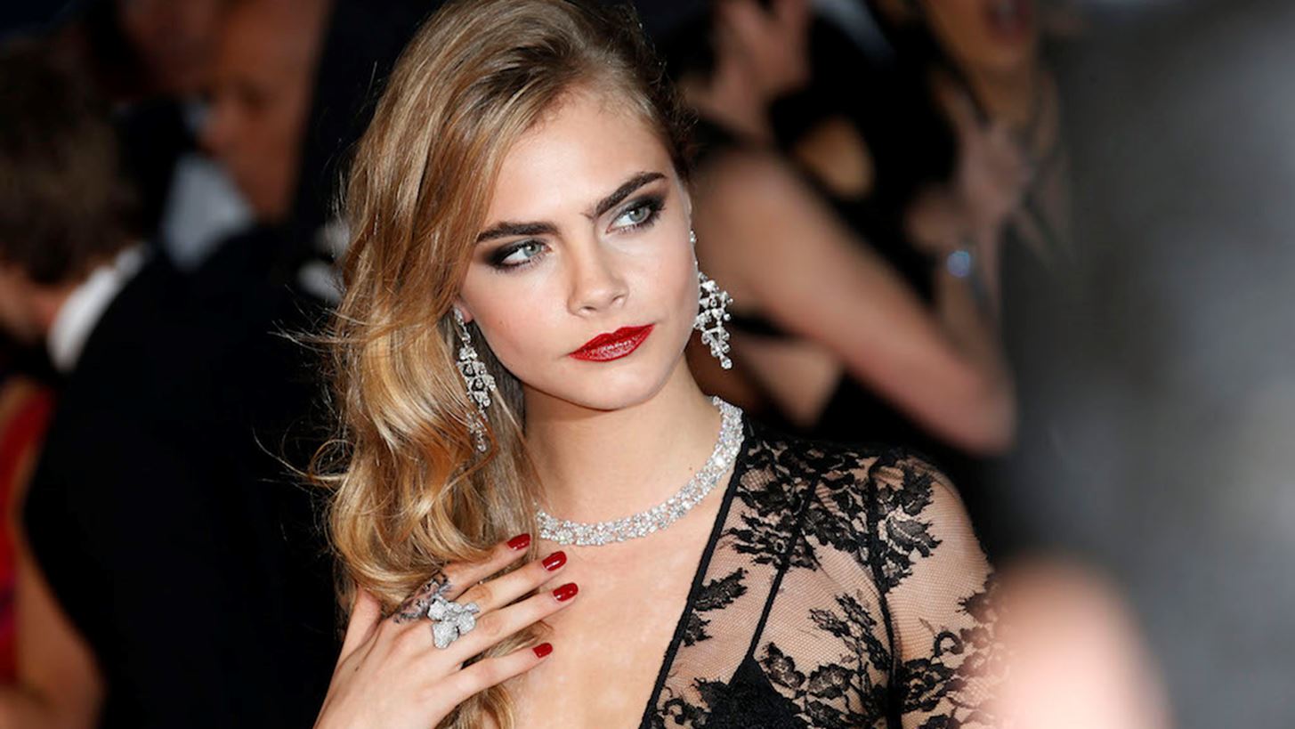 H Cara Delevingne &#x3B5;&#x3AF;&#x3BD;&#x3B1;&#x3B9; &#x3C4;&#x3CE;&#x3C1;&#x3B1; &#x3C4;&#x3BF; &#x3C0;&#x3B9;&#x3BF; &#x3B1;&#x3BA;&#x3C1;&#x3B9;&#x3B2;&#x3BF;&#x3C0;&#x3BB;&#x3B7;&#x3C1;&#x3C9;&#x3BC;&#x3AD;&#x3BD;&#x3BF; &#x3BC;&#x3BF;&#x3BD;&#x3C4;&#x3AD;&#x3BB;&#x3BF; &#x3C3;&#x3C4;&#x3B7; &#x39C;. &#x392;&#x3C1;&#x3B5;&#x3C4;&#x3B1;&#x3BD;&#x3AF;&#x3B1;
