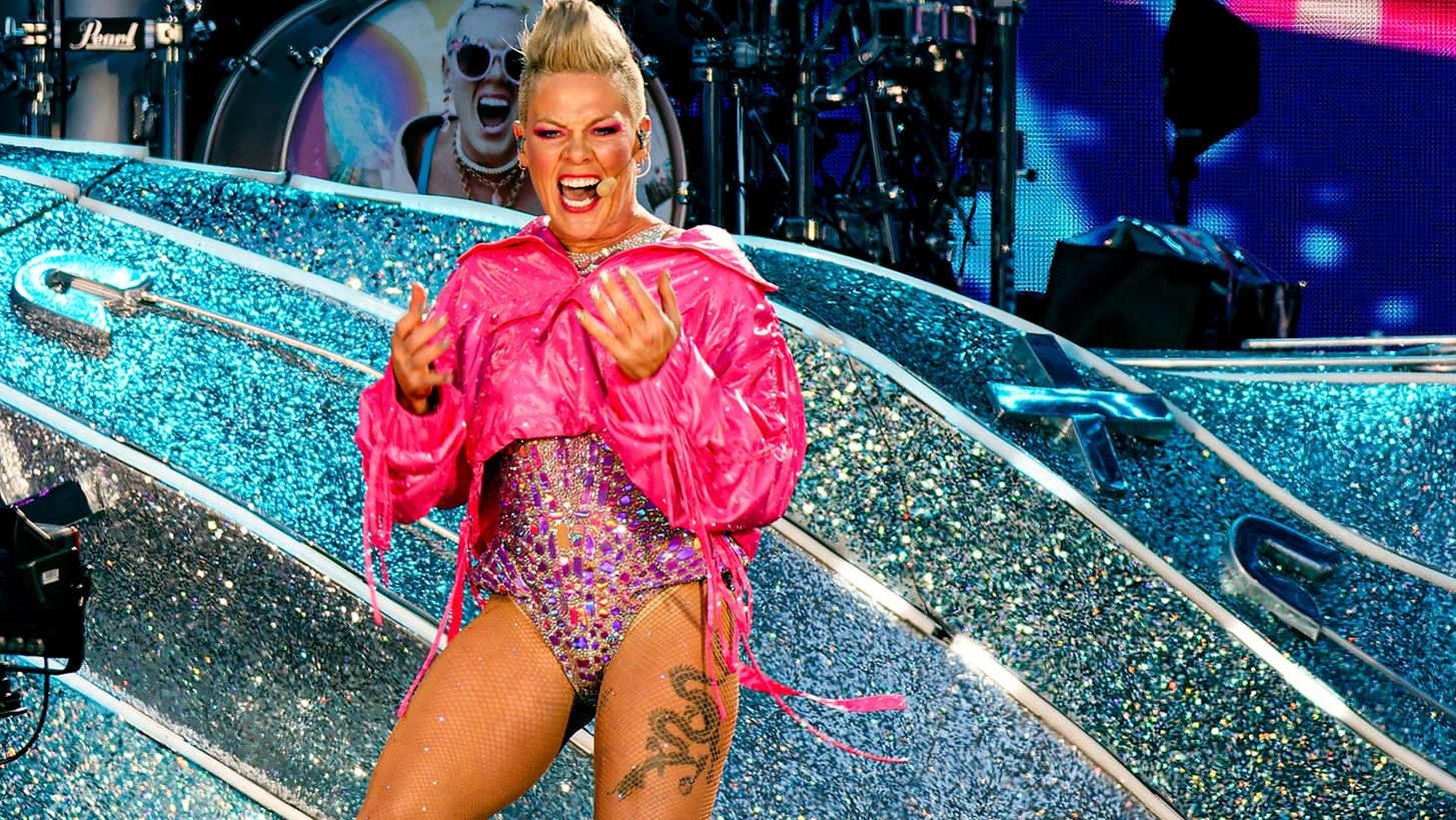Fan &#x3C0;&#x3AD;&#x3C4;&#x3B1;&#x3BE;&#x3B5; &#x3C4;&#x3B9;&#x3C2; &#x3C3;&#x3C4;&#x3AC;&#x3C7;&#x3C4;&#x3B5;&#x3C2; &#x3C4;&#x3B7;&#x3C2; &#x3BC;&#x3B7;&#x3C4;&#x3AD;&#x3C1;&#x3B1;&#x3C2; &#x3C4;&#x3BF;&#x3C5; &#x3C3;&#x3C4;&#x3B7;&#x3BD; Pink &#x3BA;&#x3B1;&#x3C4;&#x3AC; &#x3C4;&#x3B7; &#x3B4;&#x3B9;&#x3AC;&#x3C1;&#x3BA;&#x3B5;&#x3B9;&#x3B1; &#x3C3;&#x3C5;&#x3BD;&#x3B1;&#x3C5;&#x3BB;&#x3AF;&#x3B1;&#x3C2;