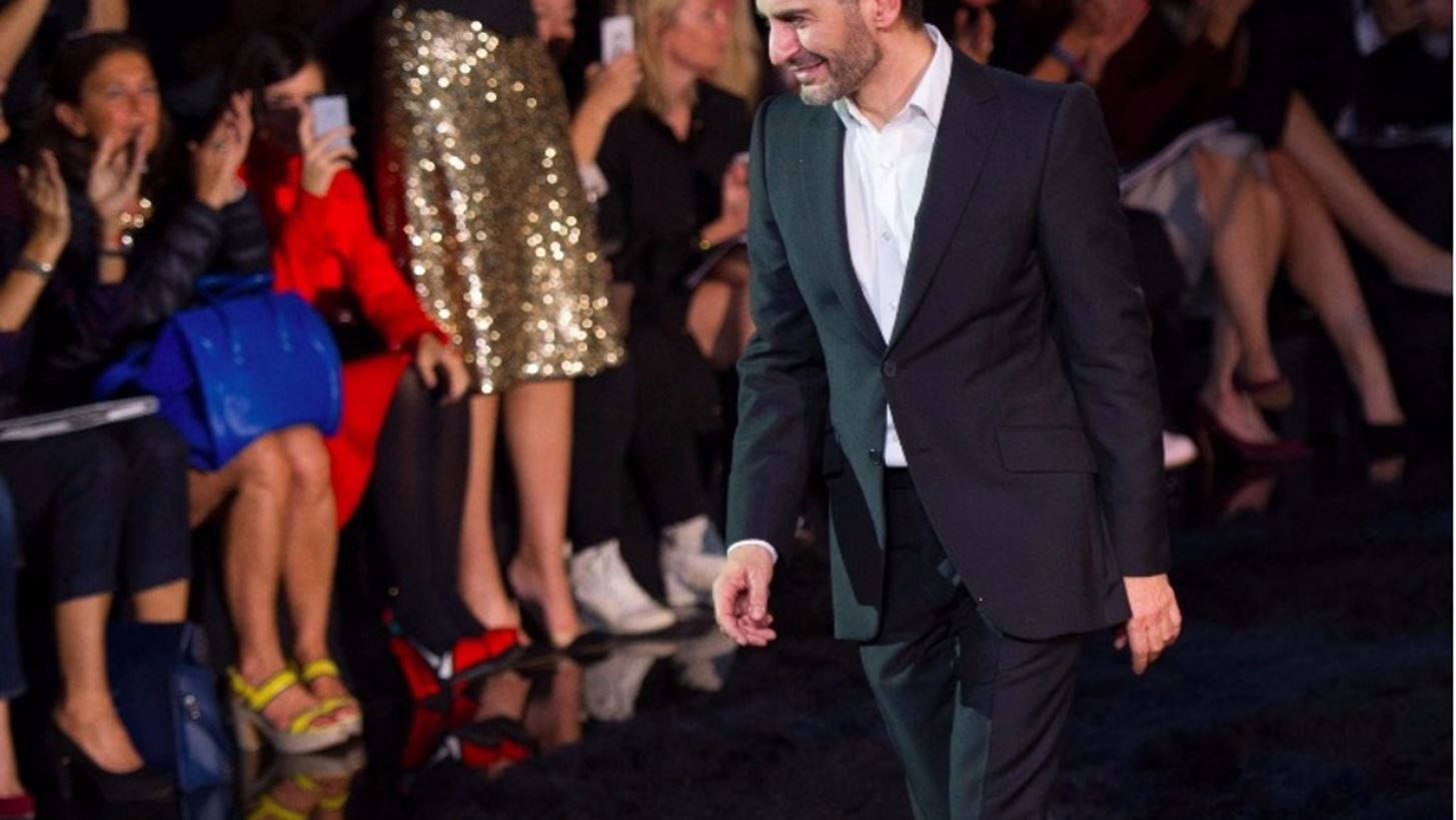 &#x391;&#x3C0;&#x3BF;&#x3C3;&#x3CD;&#x3C1;&#x3B5;&#x3C4;&#x3B1;&#x3B9; &#x3BF; Marc Jacobs &#x3B1;&#x3C0;&#x3CC; &#x3C4;&#x3BF; brand &#x3C4;&#x3BF;&#x3C5;;