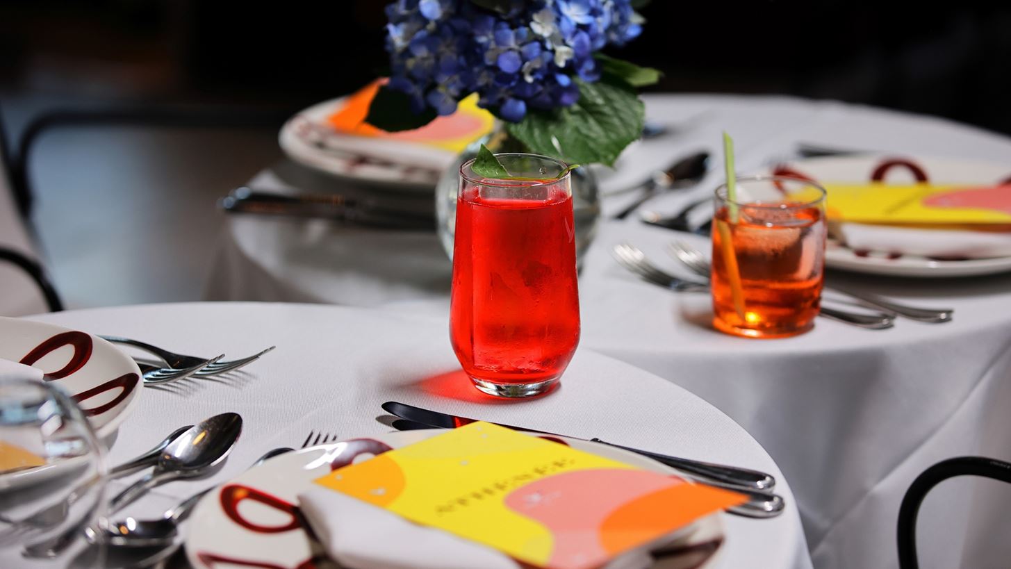 &#x39E;&#x3AD;&#x3C1;&#x3BF;&#x3C5;&#x3BC;&#x3B5; &#x3C4;&#x3B9; cocktail &#x3B8;&#x3B1; &#x3C0;&#x3AF;&#x3BD;&#x3B5;&#x3B9;&#x3C2; &#x3B1;&#x3C5;&#x3C4;&#x3CC; &#x3C4;&#x3BF; &#x3BA;&#x3B1;&#x3BB;&#x3BF;&#x3BA;&#x3B1;&#x3AF;&#x3C1;&#x3B9;