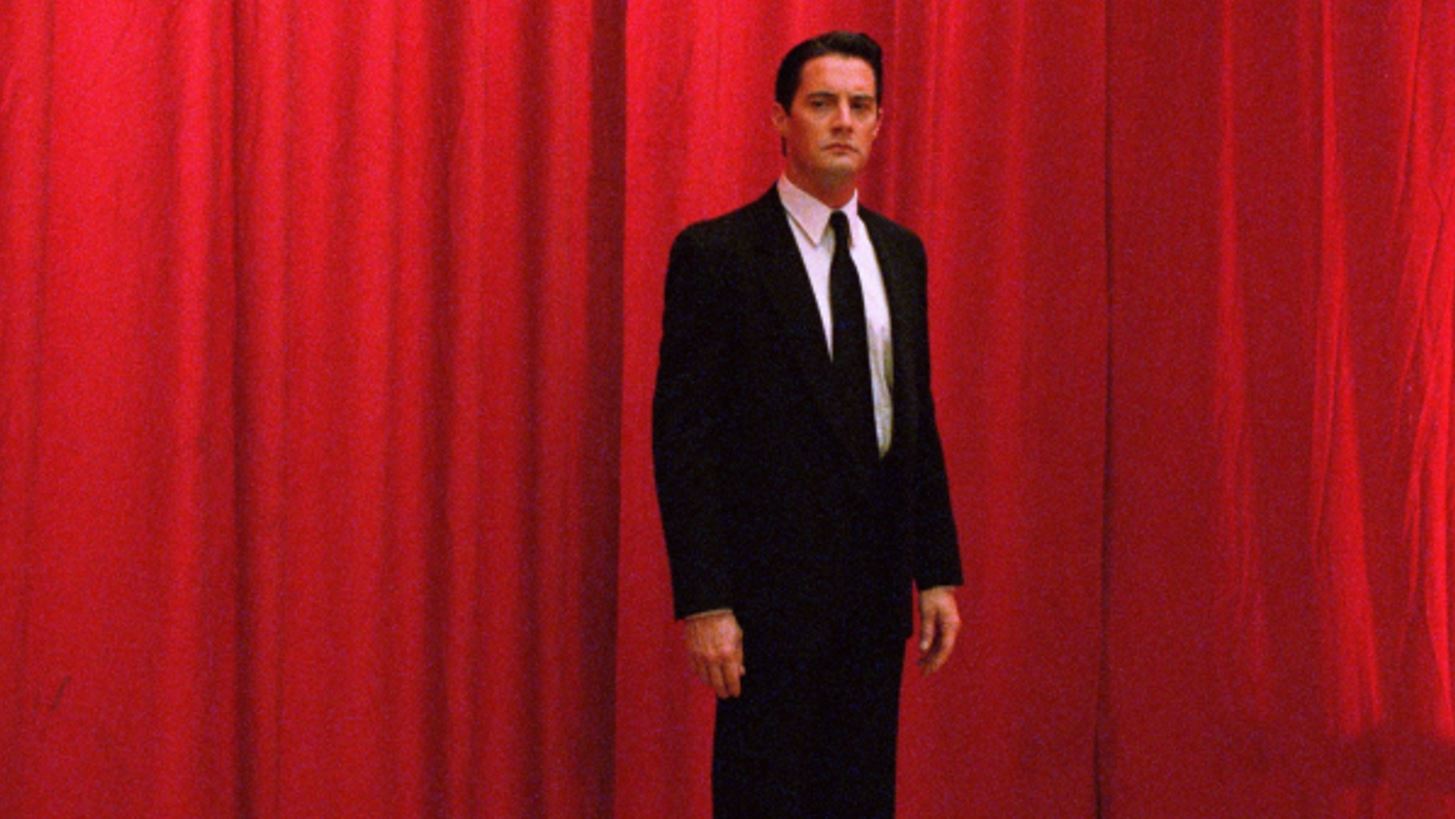 Directed by David Lynch | &#x391;&#x3C6;&#x3B9;&#x3AD;&#x3C1;&#x3C9;&#x3BC;&#x3B1; &#x3BC;&#x3B5; &#x3CC;&#x3BB;&#x3B5;&#x3C2; &#x3C4;&#x3B9;&#x3C2; &#x3C4;&#x3B1;&#x3B9;&#x3BD;&#x3AF;&#x3B5;&#x3C2; &#x3C4;&#x3BF;&#x3C5; &#x3BA;&#x3B1;&#x3B9; &#x3BC;&#x3B1;&#x3C1;&#x3B1;&#x3B8;&#x3CE;&#x3BD;&#x3B9;&#x3BF;&#x3C2; 48 &#x3B5;&#x3C0;&#x3B5;&#x3B9;&#x3C3;&#x3BF;&#x3B4;&#x3AF;&#x3C9;&#x3BD; Twin Peaks