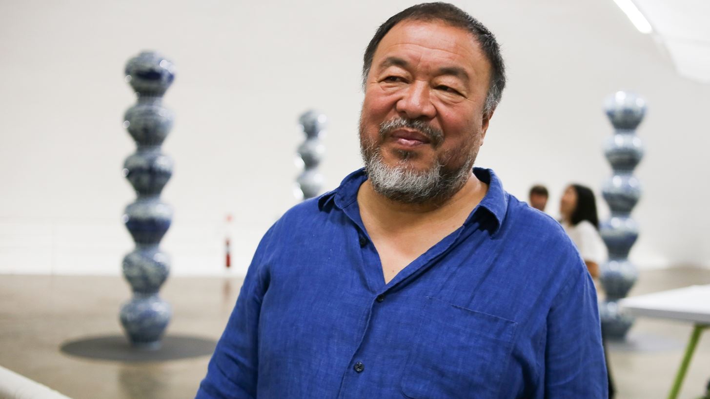 &#x39F; Ai Weiwei &#x3BC;&#x3B9;&#x3BB;&#x3AC; &#x3B3;&#x3B9;&#x3B1; &#x3C4;&#x3B7; &quot;Making Sense&quot;, &#x3C4;&#x3B7;&#x3BD; &#x3C0;&#x3C1;&#x3CE;&#x3C4;&#x3B7; &#x3AD;&#x3BA;&#x3B8;&#x3B5;&#x3C3;&#x3B7; &#x3C4;&#x3BF;&#x3C5; &#x3CC;&#x3C0;&#x3BF;&#x3C5; &#x3B5;&#x3C3;&#x3C4;&#x3B9;&#x3AC;&#x3B6;&#x3B5;&#x3B9; &#x3C3;&#x3C4;&#x3BF; &#x3BD;&#x3C4;&#x3B9;&#x3B6;&#x3AC;&#x3B9;&#x3BD;