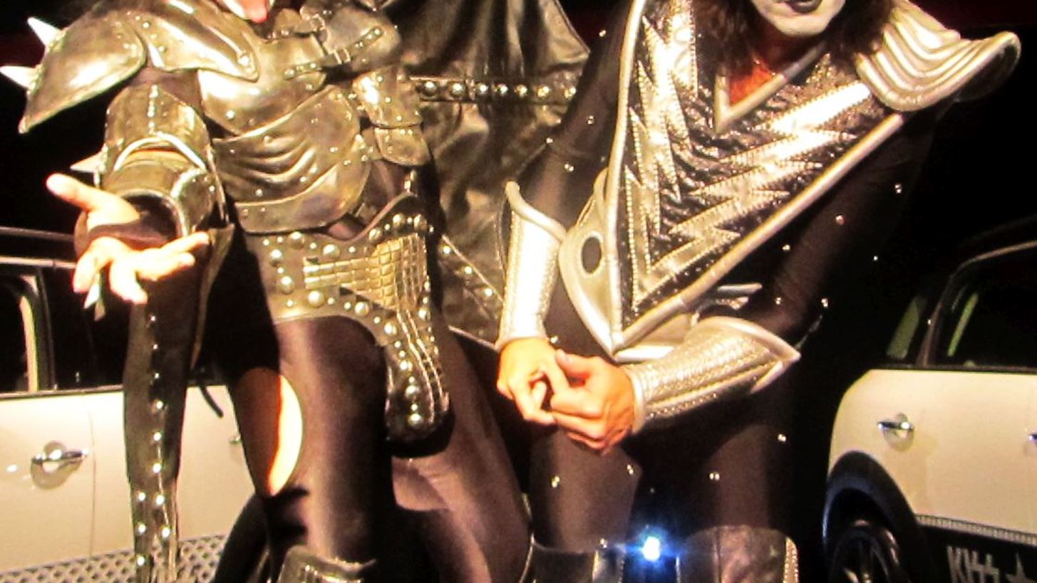 Biography: KISStory | &#x395;&#x3C4;&#x3BF;&#x3B9;&#x3BC;&#x3AC;&#x3B6;&#x3B5;&#x3C4;&#x3B1;&#x3B9; &#x3BD;&#x3C4;&#x3BF;&#x3BA;&#x3B9;&#x3BC;&#x3B1;&#x3BD;&#x3C4;&#x3AD;&#x3C1; &#x3B3;&#x3B9;&#x3B1; &#x3C4;&#x3B7;&#x3BD; &#x3B9;&#x3C3;&#x3C4;&#x3BF;&#x3C1;&#x3AF;&#x3B1; &#x3C4;&#x3C9;&#x3BD; Kiss