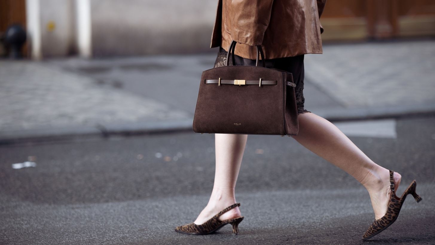 &#x3A4;&#x3B1; suede slingback &#x3B1;&#x3C0;&#x3CC; &#x3C4;&#x3B7; Zara &#x3C0;&#x3BF;&#x3C5; &#x3B8;&#x3B1; &#x3C6;&#x3BF;&#x3C1;&#x3AC;&#x3C2; &#x3C3;&#x3C4;&#x3B9;&#x3C2; all day &#x3B5;&#x3BC;&#x3C6;&#x3B1;&#x3BD;&#x3AF;&#x3C3;&#x3B5;&#x3B9;&#x3C2; &#x3C3;&#x3BF;&#x3C5;