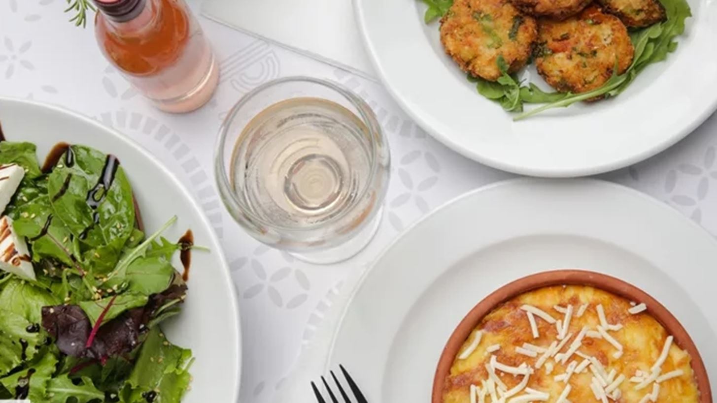 Taste Atlas | &#x3A4;&#x3B1; 3 &#x3B5;&#x3BB;&#x3BB;&#x3B7;&#x3BD;&#x3B9;&#x3BA;&#x3AC; &#x3C6;&#x3B1;&#x3B3;&#x3B7;&#x3C4;&#x3AC; &#x3C0;&#x3BF;&#x3C5; &#x3B2;&#x3C1;&#x3AF;&#x3C3;&#x3BA;&#x3BF;&#x3BD;&#x3C4;&#x3B1;&#x3B9; &#x3C3;&#x3C4;&#x3B1; &#x3BA;&#x3B1;&#x3BB;&#x3CD;&#x3C4;&#x3B5;&#x3C1;&#x3B1; &#x3C4;&#x3BF;&#x3C5; &#x3BA;&#x3CC;&#x3C3;&#x3BC;&#x3BF;&#x3C5;