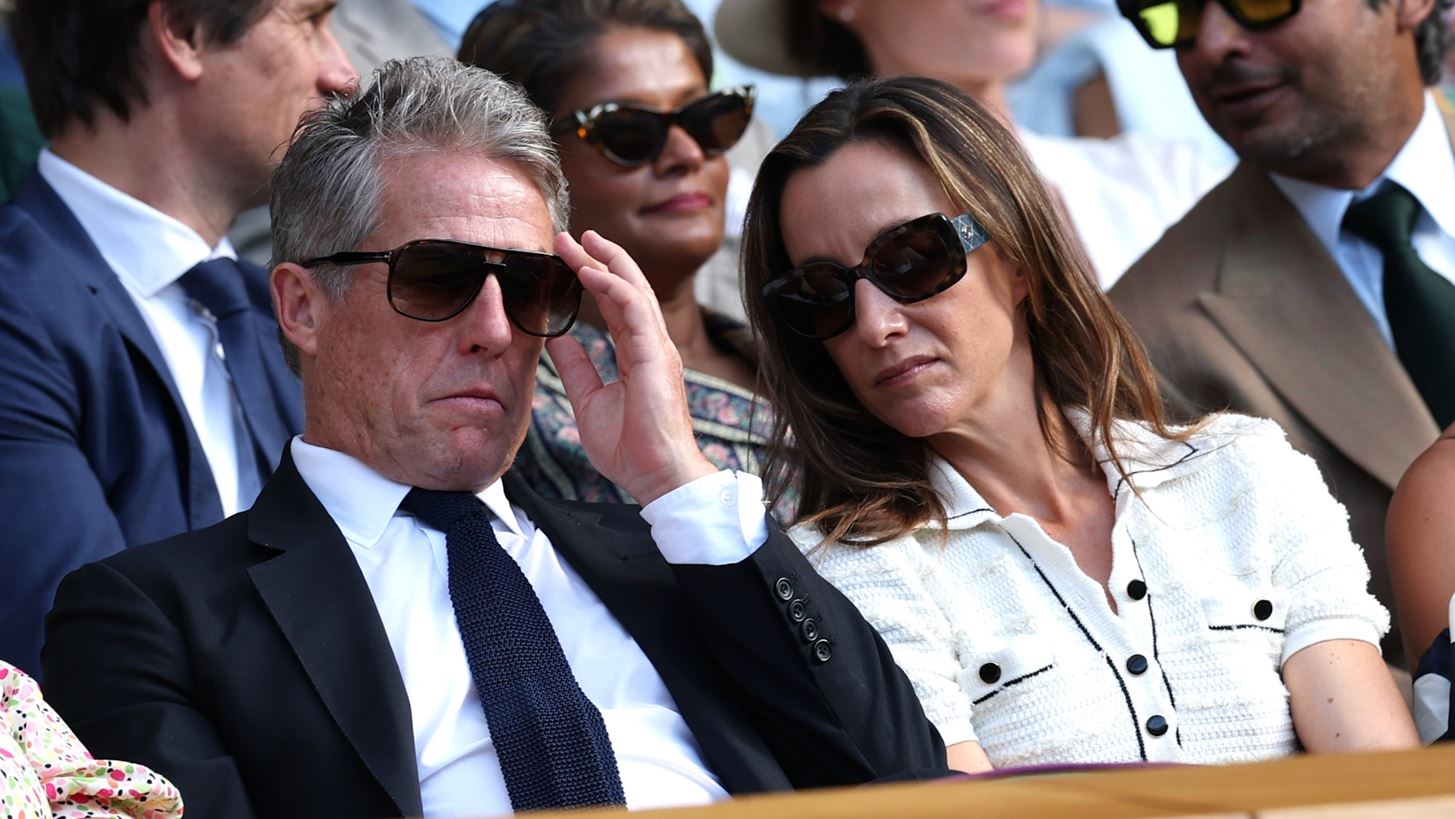 H &#x3C3;&#x3C4;&#x3B9;&#x3B3;&#x3BC;&#x3AE; &#x3C0;&#x3BF;&#x3C5; &#x3BF; Hugh Grant &#x3BA;&#x3BF;&#x3B9;&#x3BC;&#x3AC;&#x3C4;&#x3B1;&#x3B9; &#x3C3;&#x3C4;&#x3BF; Wimbledon &#x3C0;&#x3AF;&#x3C3;&#x3C9; &#x3B1;&#x3C0;&#x3CC; &#x3C4;&#x3B7; &#x3B2;&#x3B1;&#x3C3;&#x3AF;&#x3BB;&#x3B9;&#x3C3;&#x3C3;&#x3B1; &#x39A;&#x3B1;&#x3BC;&#x3AF;&#x3BB;&#x3B1;