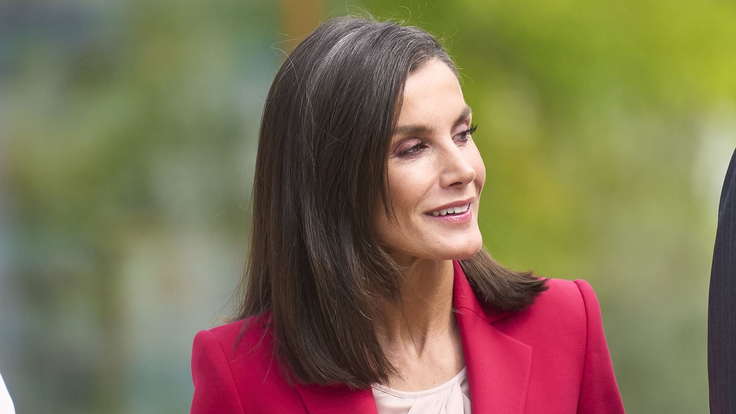 &#x392;&#x3B1;&#x3C3;&#x3AF;&#x3BB;&#x3B9;&#x3C3;&#x3C3;&#x3B1; Letizia | H &#x3B1;&#x3BD;&#x3BF;&#x3B9;&#x3BE;&#x3B9;&#x3AC;&#x3C4;&#x3B9;&#x3BA;&#x3B7; &#x3B5;&#x3BC;&#x3C6;&#x3AC;&#x3BD;&#x3B9;&#x3C3;&#x3B7; &#x3BC;&#x3B5; &#x3C4;&#x3BF; &#x3C0;&#x3B9;&#x3BF; &#x3BA;&#x3BB;&#x3B1;&#x3C3;&#x3B9;&#x3BA;&#x3CC; two piece &#x3C4;&#x3B7;&#x3C2; &#x3B3;&#x3C5;&#x3BD;&#x3B1;&#x3BA;&#x3B5;&#x3AF;&#x3B1;&#x3C2; &#x3C3;&#x3C5;&#x3BB;&#x3BB;&#x3BF;&#x3B3;&#x3AE;&#x3C2;