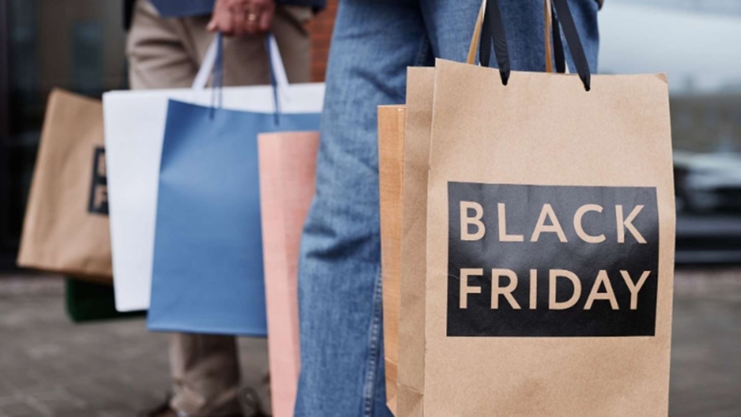 &#x3A0;&#x3CC;&#x3C3;&#x3B1; &#x3C7;&#x3C1;&#x3AE;&#x3BC;&#x3B1;&#x3C4;&#x3B1; &#x3BE;&#x3BF;&#x3B4;&#x3B5;&#x3CD;&#x3BF;&#x3C5;&#x3BD; &#x3BF;&#x3B9; &#x388;&#x3BB;&#x3BB;&#x3B7;&#x3BD;&#x3B5;&#x3C2; &#x3C3;&#x3C4;&#x3B7;&#x3BD; Black Friday;