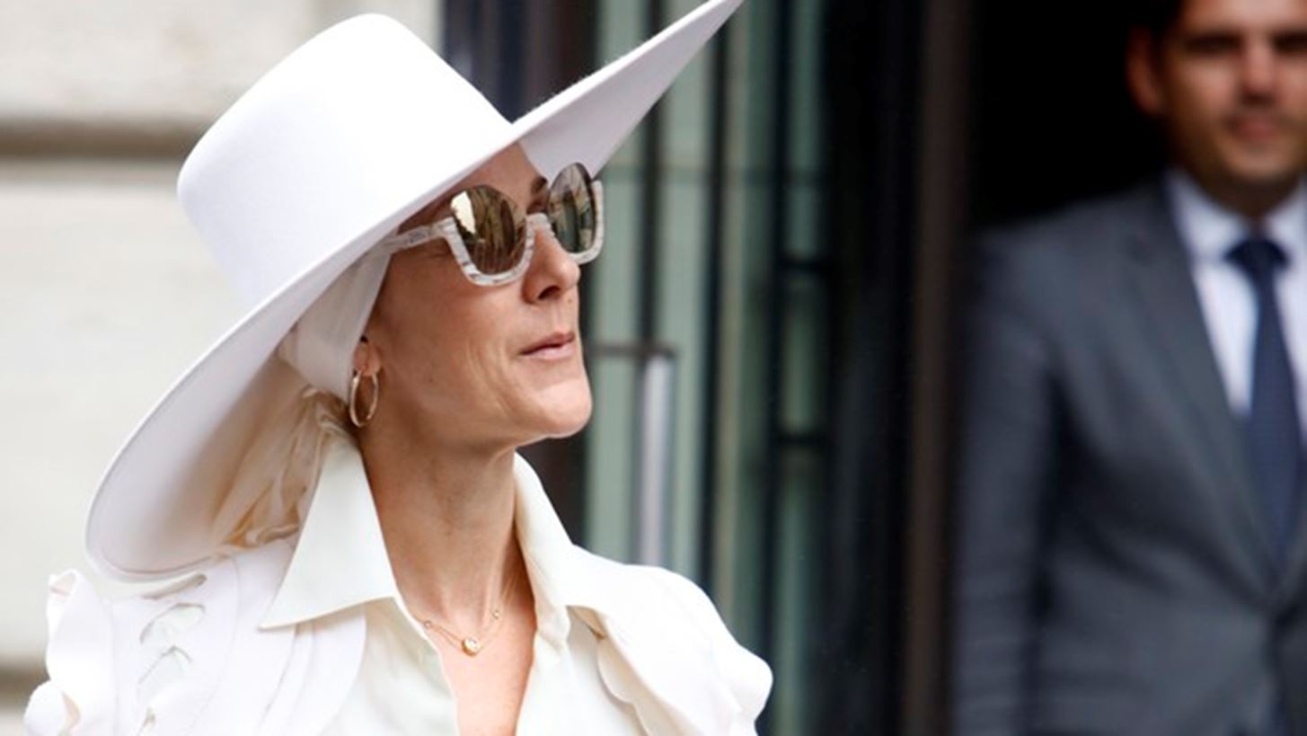Celine Dion: &#x3A6;&#x3C9;&#x3C4;&#x3BF;&#x3B3;&#x3C1;&#x3B1;&#x3C6;&#x3AF;&#x3B6;&#x3B5;&#x3C4;&#x3B1;&#x3B9; &#x3BC;&#x3B5; Thierry Mugler &#x3C7;&#x3C1;&#x3C5;&#x3C3;&#x3CC; &#x3BA;&#x3BF;&#x3C1;&#x3BC;&#x3AC;&#x3BA;&#x3B9; &#x3BA;&#x3B1;&#x3B9; &#x3B1;&#x3C0;&#x3BF;&#x3B4;&#x3B5;&#x3B9;&#x3BA;&#x3BD;&#x3CD;&#x3B5;&#x3B9; &#x3C0;&#x3C9;&#x3C2; &#x3B5;&#x3AF;&#x3BD;&#x3B1;&#x3B9; style icon