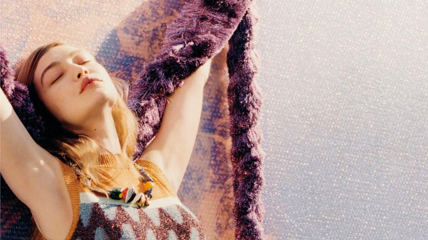 H Gigi Hadid &#x3C0;&#x3C1;&#x3C9;&#x3C4;&#x3B1;&#x3B3;&#x3C9;&#x3BD;&#x3B9;&#x3C3;&#x3C4;&#x3B5;&#x3AF; &#x3C3;&#x3C4;&#x3B7; &#x3BD;&#x3AD;&#x3B1; &#x3BA;&#x3B1;&#x3BC;&#x3C0;&#x3AC;&#x3BD;&#x3B9;&#x3B1; &#x3C4;&#x3BF;&#x3C5; &#x3BF;&#x3AF;&#x3BA;&#x3BF;&#x3C5; Missoni