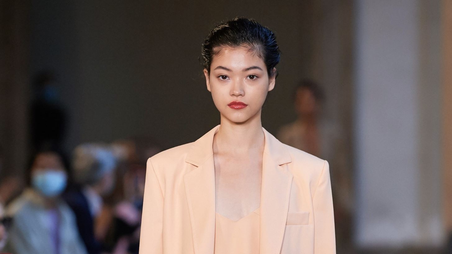 MFW | &#x3A0;&#x3B1;&#x3C1;&#x3B1;&#x3BA;&#x3BF;&#x3BB;&#x3BF;&#x3C5;&#x3B8;&#x3AE;&#x3C3;&#x3C4;&#x3B5; live &#x3C4;&#x3BF; SS22 show &#x3C4;&#x3B7;&#x3C2; Max Mara