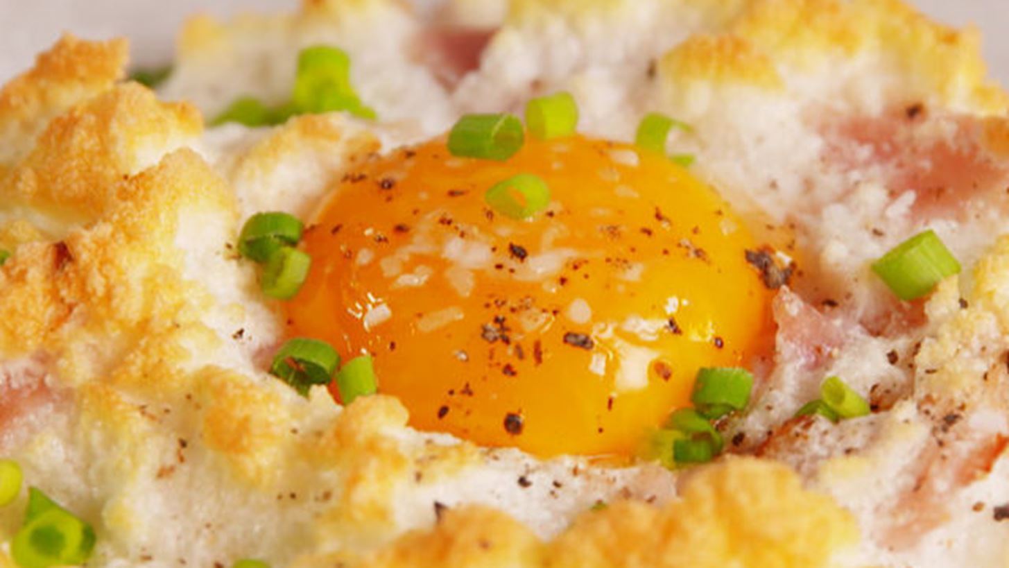 Cloud Eggs: &#x3A4;&#x3BF; &#x3BD;&#x3AD;&#x3BF; food trend &#x3C0;&#x3BF;&#x3C5; &#x3AD;&#x3C7;&#x3B5;&#x3B9; &#x3B1;&#x3B3;&#x3B1;&#x3C0;&#x3B7;&#x3B8;&#x3B5;&#x3AF; &#x3B1;&#x3C0;&#x3CC; &#x3C4;&#x3BF; Instagram