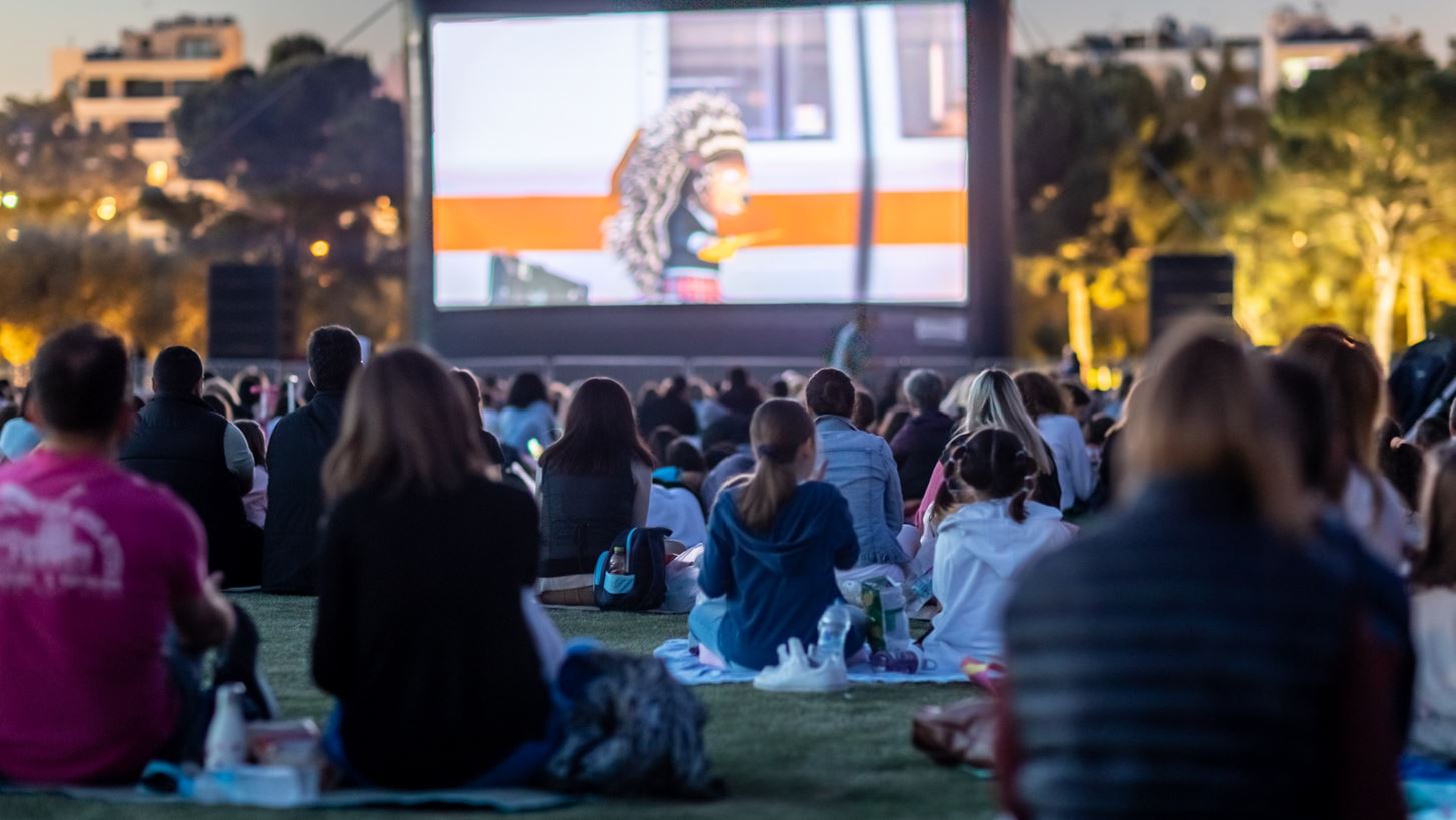 Park your cinema: &#x3BF;&#x3B9; &#x3C5;&#x3C0;&#x3B1;&#x3AF;&#x3B8;&#x3C1;&#x3B9;&#x3B5;&#x3C2; &#x3BA;&#x3B9;&#x3BD;&#x3B7;&#x3BC;&#x3B1;&#x3C4;&#x3BF;&#x3B3;&#x3C1;&#x3B1;&#x3C6;&#x3B9;&#x3BA;&#x3AD;&#x3C2; &#x3C0;&#x3C1;&#x3BF;&#x3B2;&#x3BF;&#x3BB;&#x3AD;&#x3C2; &#x3B5;&#x3C0;&#x3B9;&#x3C3;&#x3C4;&#x3C1;&#x3AD;&#x3C6;&#x3BF;&#x3C5;&#x3BD; &#x3C3;&#x3C4;&#x3BF; &#x3A0;&#x3AC;&#x3C1;&#x3BA;&#x3BF; &#x3A3;&#x3C4;&#x3B1;&#x3CD;&#x3C1;&#x3BF;&#x3C2; &#x39D;&#x3B9;&#x3AC;&#x3C1;&#x3C7;&#x3BF;&#x3C2;
