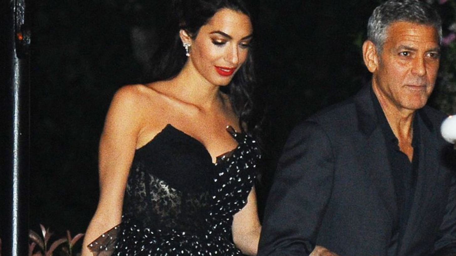 &#x397; &#x391;mal Clooney &#x3BA;&#x3AD;&#x3C1;&#x3B4;&#x3B9;&#x3C3;&#x3B5; &#x3C4;&#x3B9;&#x3C2; &#x3B5;&#x3BD;&#x3C4;&#x3C5;&#x3C0;&#x3CE;&#x3C3;&#x3B5;&#x3B9;&#x3C2; &#x3C3;&#x3C4;&#x3B7; &#x392;&#x3B5;&#x3BD;&#x3B5;&#x3C4;&#x3AF;&#x3B1; (&#x3C7;&#x3C9;&#x3C1;&#x3AF;&#x3C2; &#x3BD;&#x3B1; &#x3B5;&#x3BC;&#x3C6;&#x3B1;&#x3BD;&#x3B9;&#x3C3;&#x3C4;&#x3B5;&#x3AF; &#x3C3;&#x3C4;&#x3BF; &#x3BA;&#x3CC;&#x3BA;&#x3BA;&#x3B9;&#x3BD;&#x3BF; &#x3C7;&#x3B1;&#x3BB;&#x3AF;)