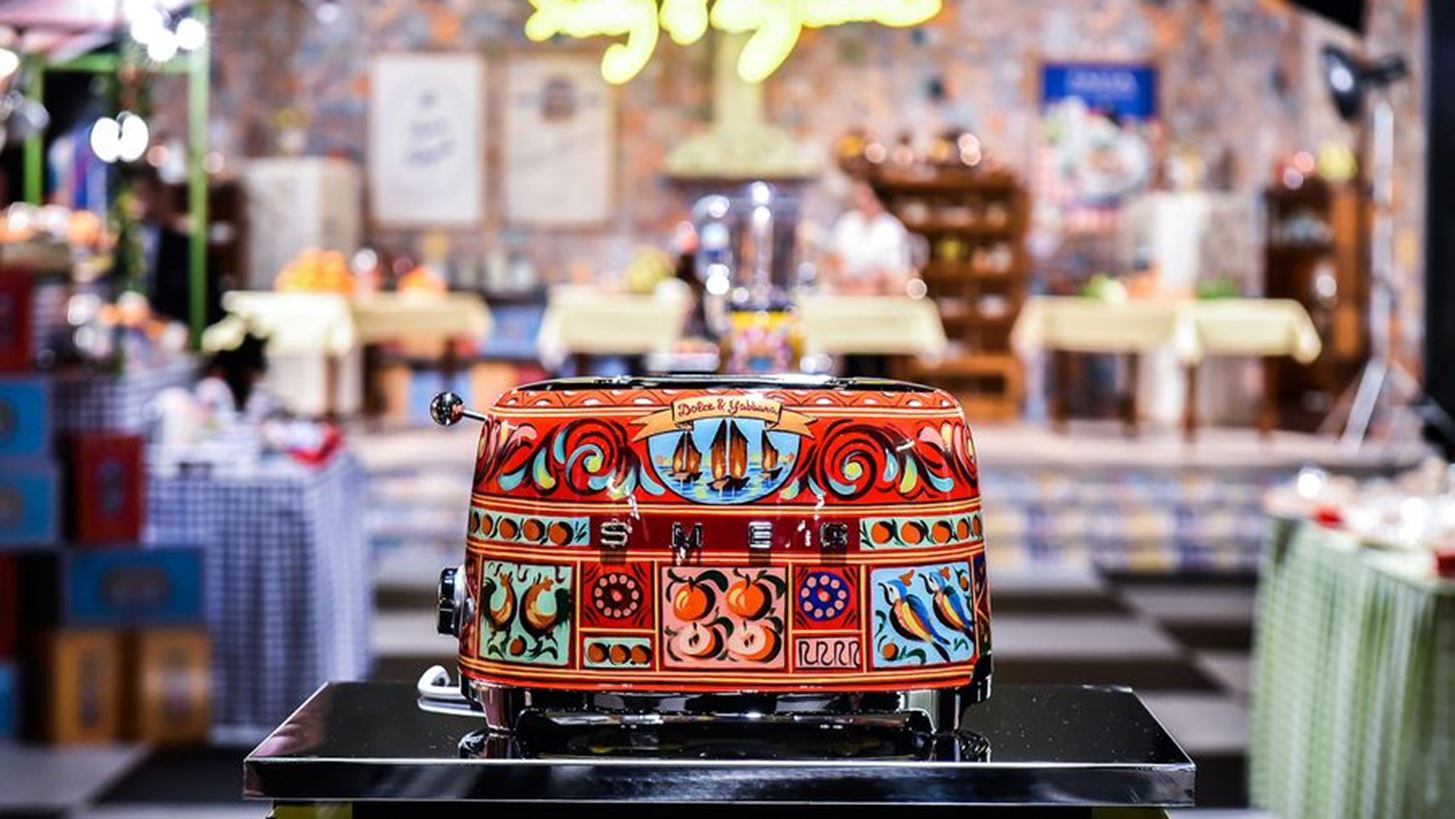 &#x39F;&#x3B9; Dolce &amp; Gabbana &#x3C3;&#x3C7;&#x3B5;&#x3B4;&#x3B9;&#x3AC;&#x3B6;&#x3BF;&#x3C5;&#x3BD; chic &#x3C3;&#x3C5;&#x3C3;&#x3BA;&#x3B5;&#x3C5;&#x3AD;&#x3C2; &#x3BA;&#x3BF;&#x3C5;&#x3B6;&#x3AF;&#x3BD;&#x3B1;&#x3C2; &#x3BA;&#x3B1;&#x3B9; &#x3C4;&#x3B9;&#x3C2; &#x3B8;&#x3AD;&#x3BB;&#x3BF;&#x3C5;&#x3BC;&#x3B5; &#x3CC;&#x3BB;&#x3B5;&#x3C2;