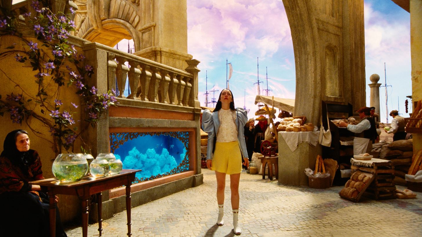 Poor Things | &#x397; &quot;&#x3B8;&#x3C5;&#x3C3;&#x3AF;&#x3B1;&quot; &#x3C0;&#x3BF;&#x3C5; &#x3B1;&#x3BD;&#x3B1;&#x3B3;&#x3BA;&#x3AC;&#x3C3;&#x3C4;&#x3B7;&#x3BA;&#x3B5; &#x3BD;&#x3B1; &#x3BA;&#x3AC;&#x3BD;&#x3B5;&#x3B9; &#x3B7; Emma Stone &#x3B3;&#x3B9;&#x3B1; &#x3BD;&#x3B1; &#x3C5;&#x3C0;&#x3BF;&#x3B4;&#x3C5;&#x3B8;&#x3B5;&#x3AF; &#x3C4;&#x3B7; Bella Baxter
